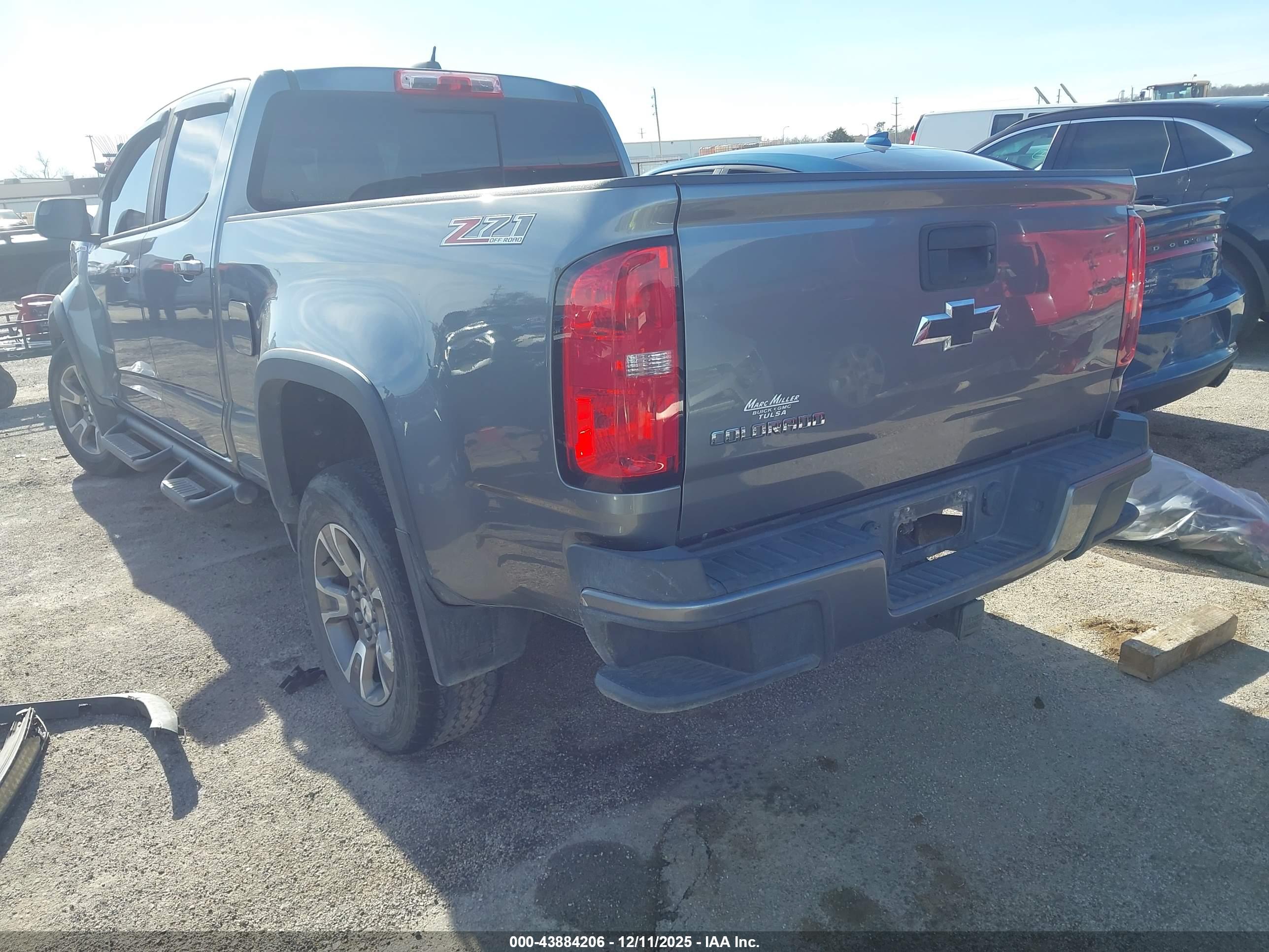 CHEVROLET COLORADO image 3