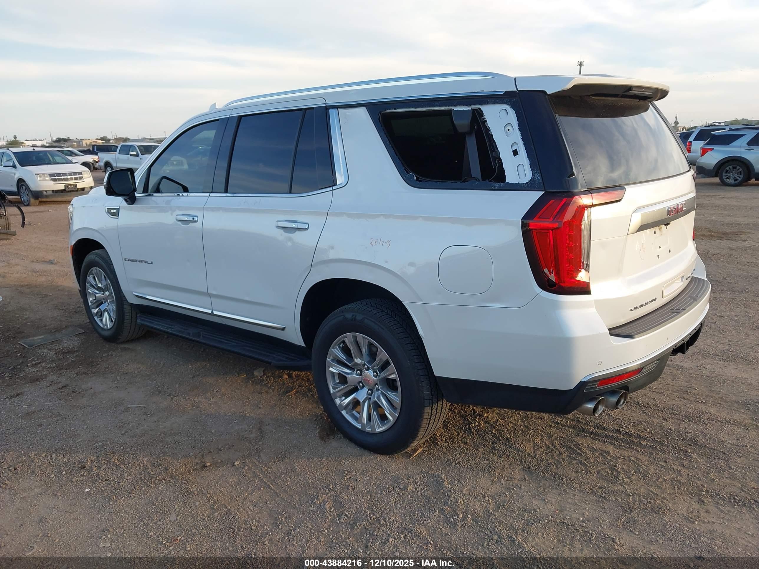 GMC YUKON image 3