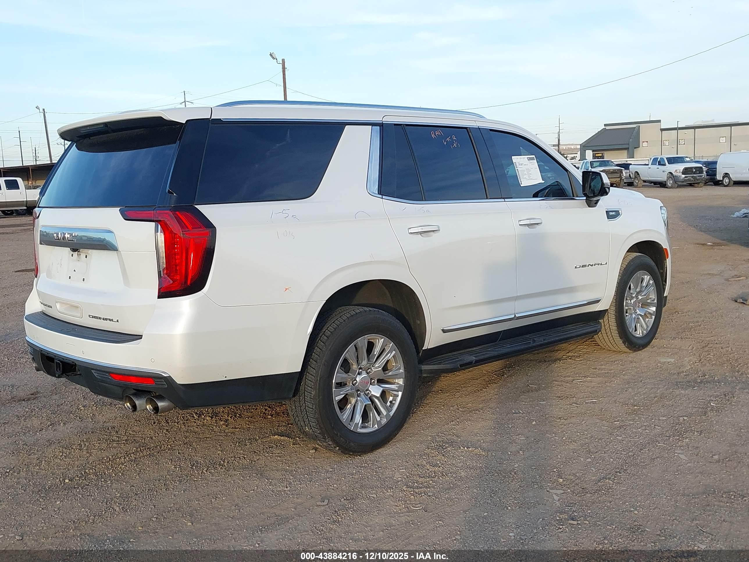 GMC YUKON image 4