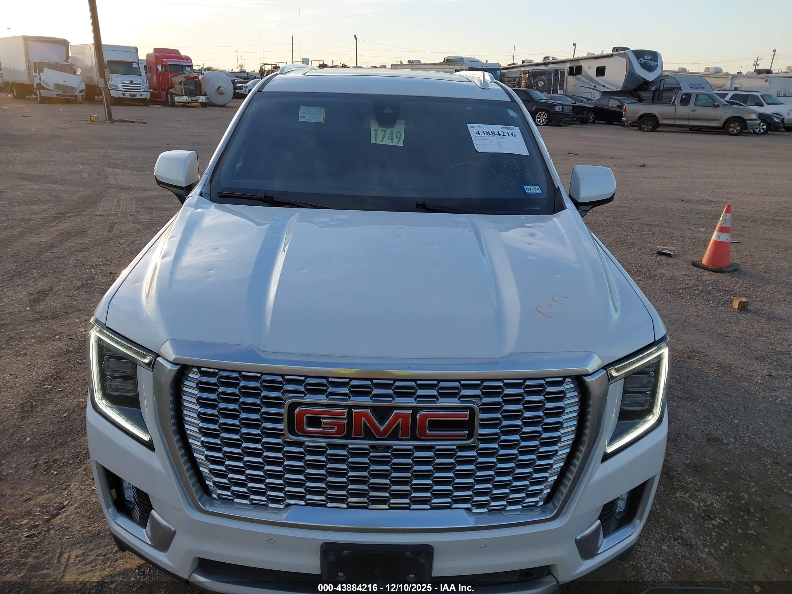 GMC YUKON image 6