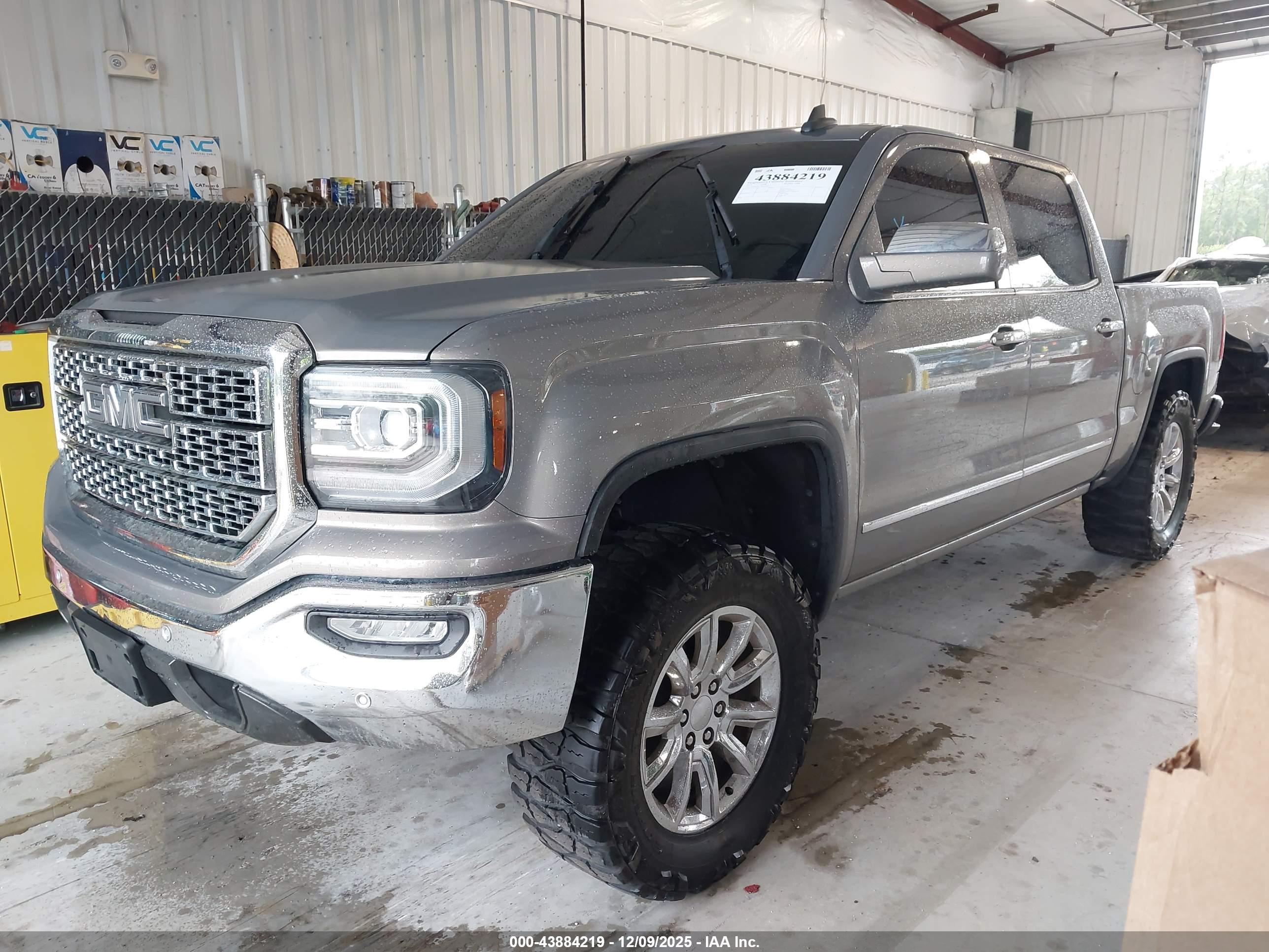 GMC SIERRA image 2