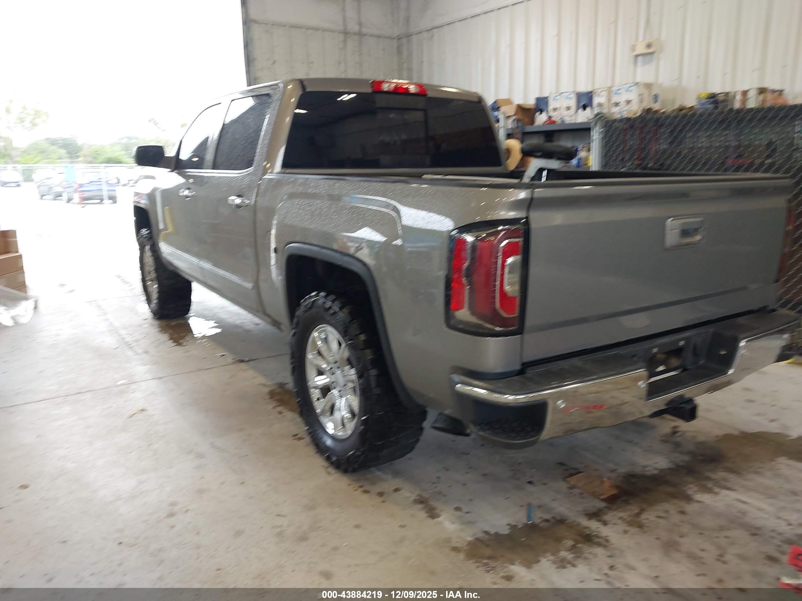 GMC SIERRA image 3