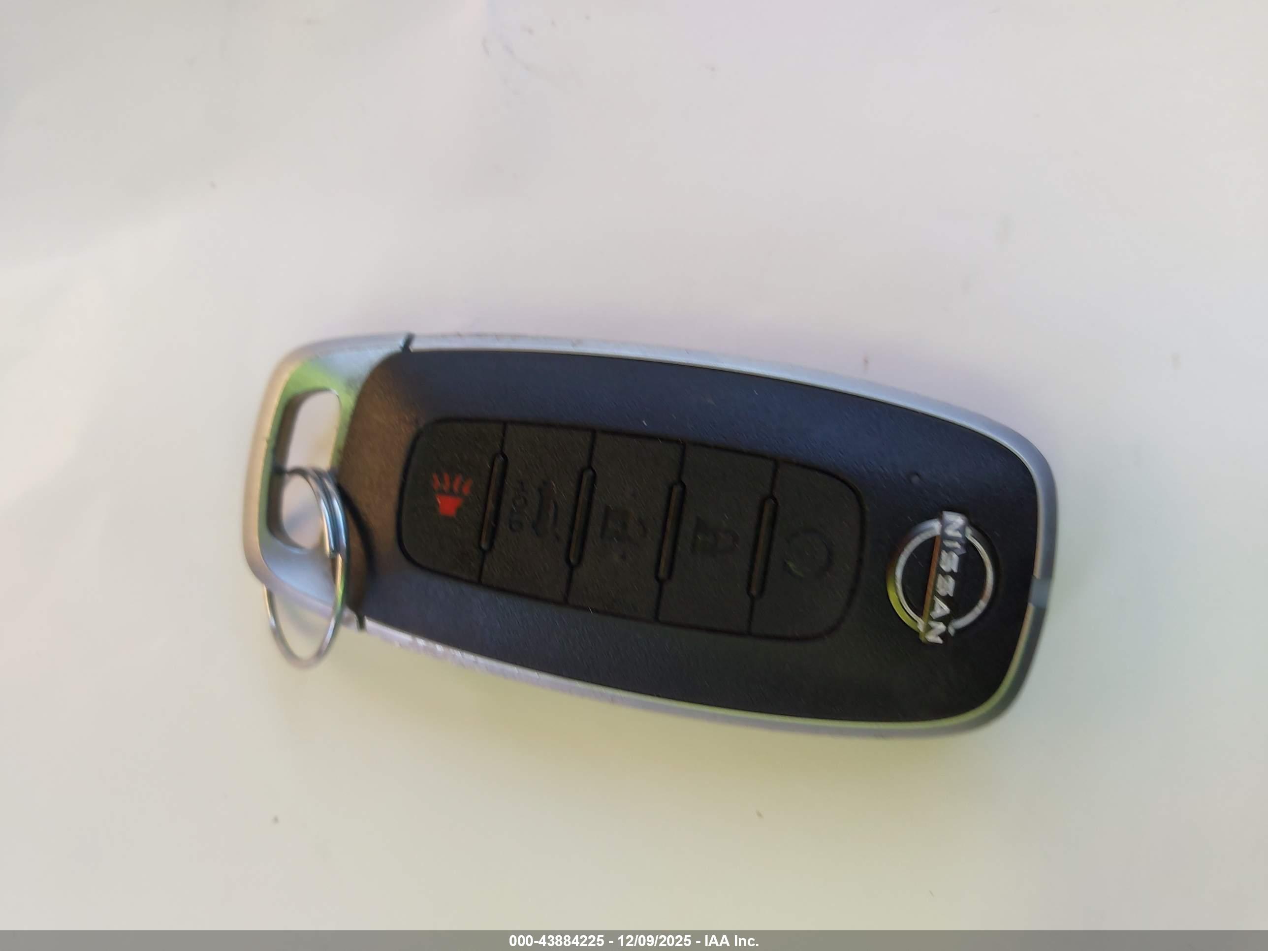 NISSAN ROGUE image 11