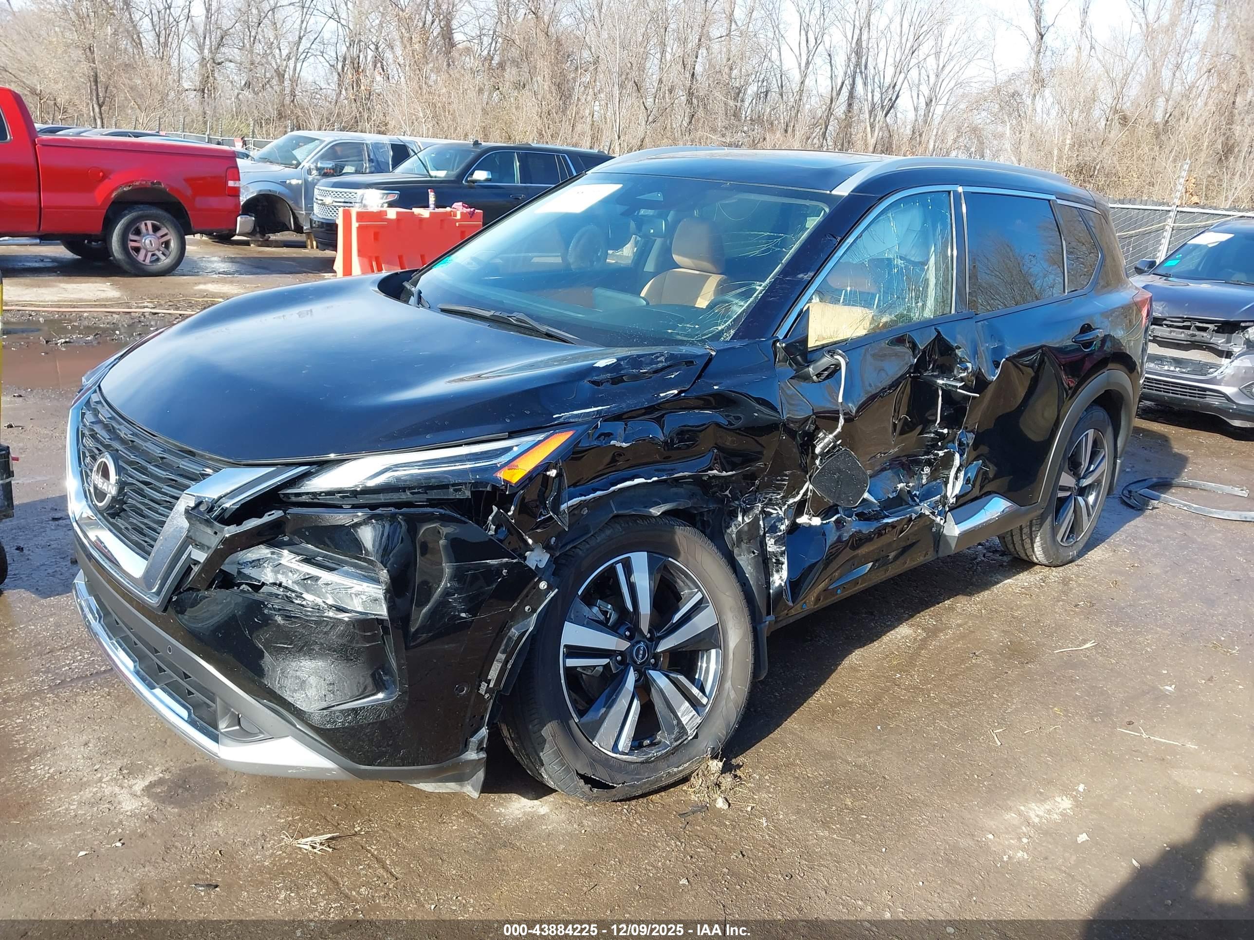 NISSAN ROGUE image 2