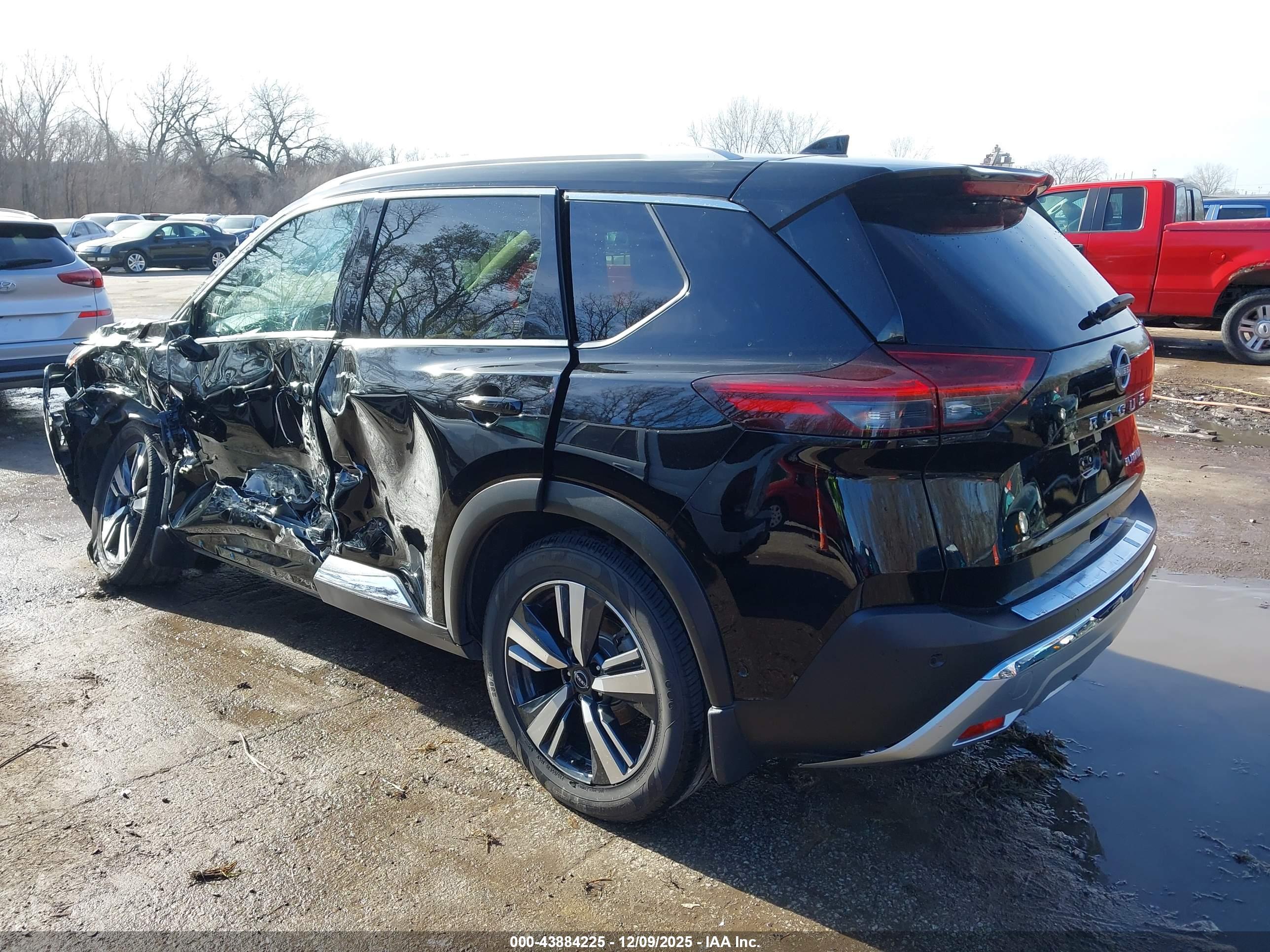 NISSAN ROGUE image 3