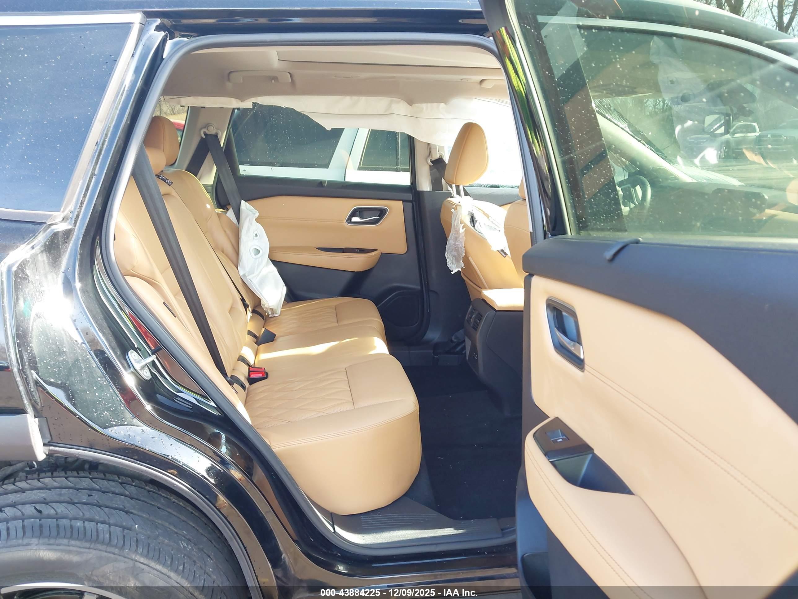 NISSAN ROGUE image 8