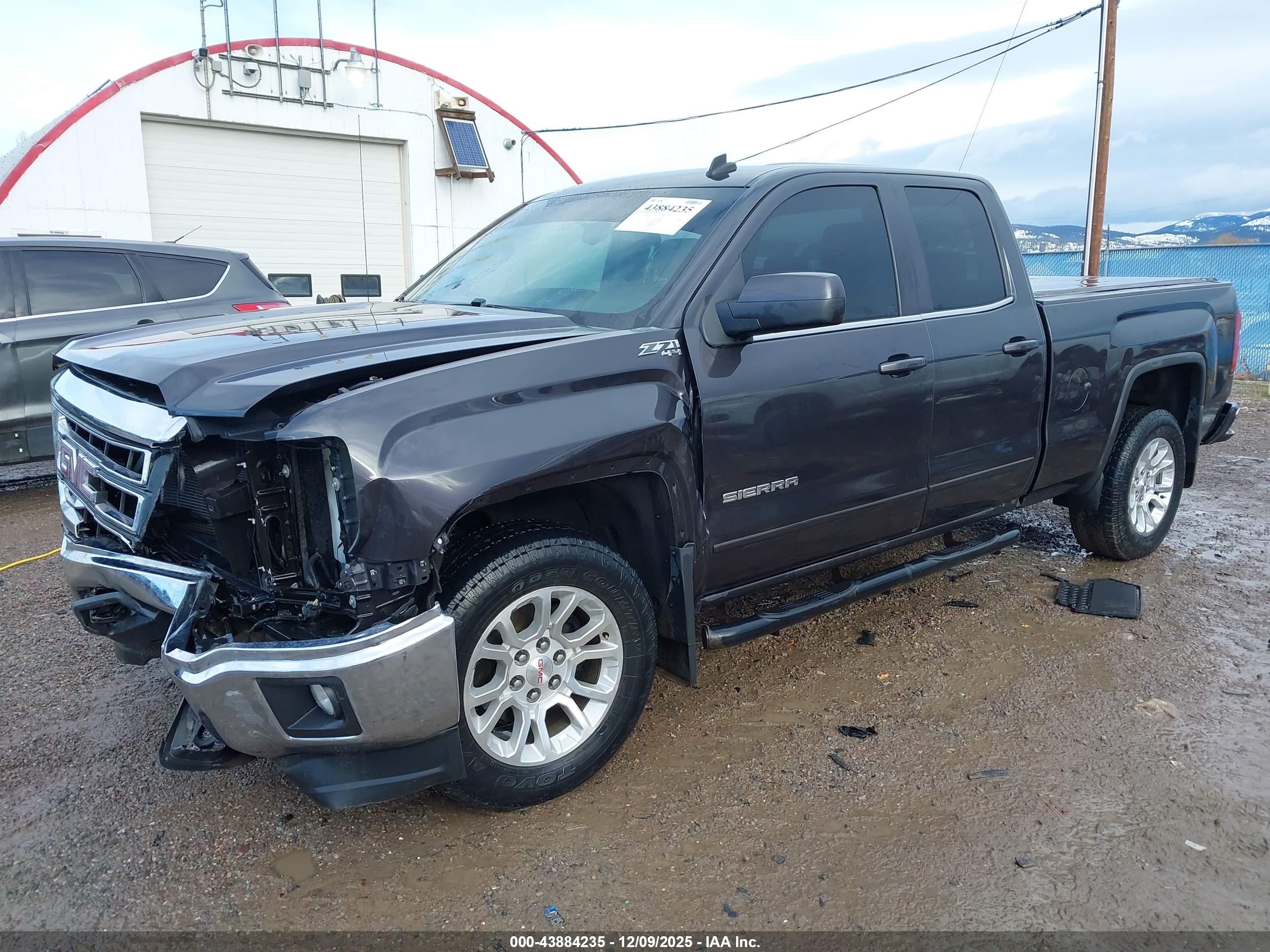 GMC SIERRA image 2