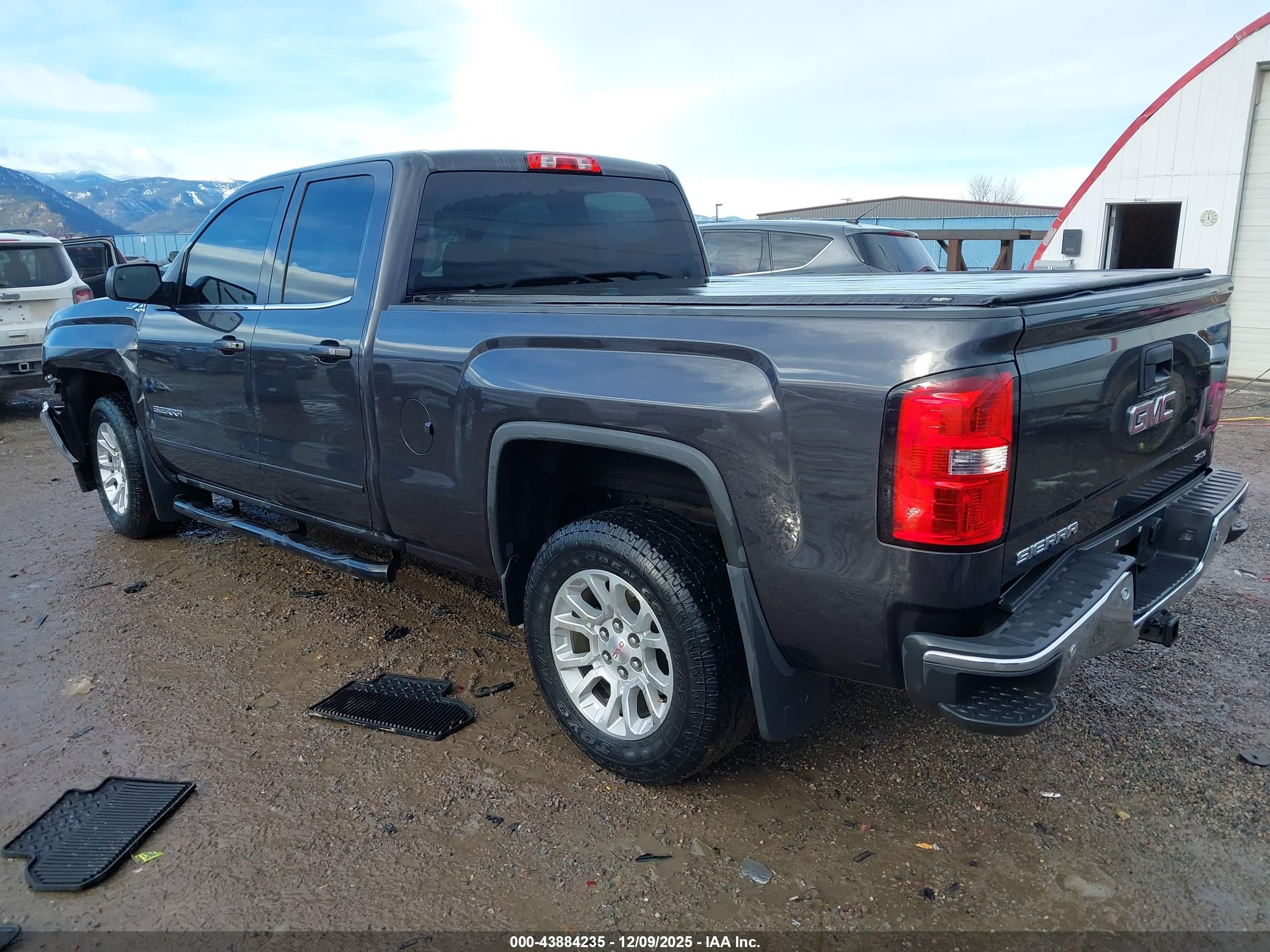GMC SIERRA image 3