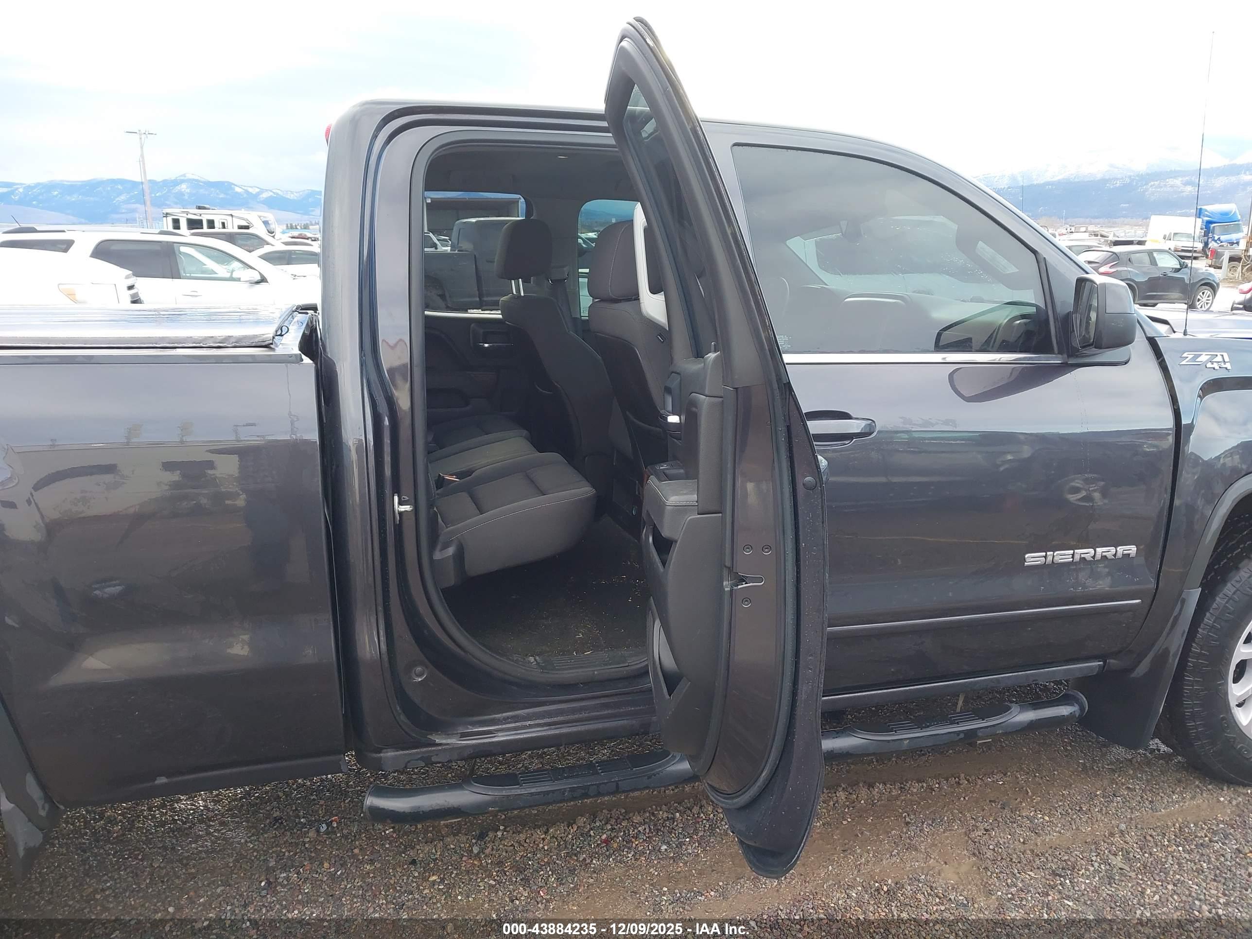 GMC SIERRA image 8