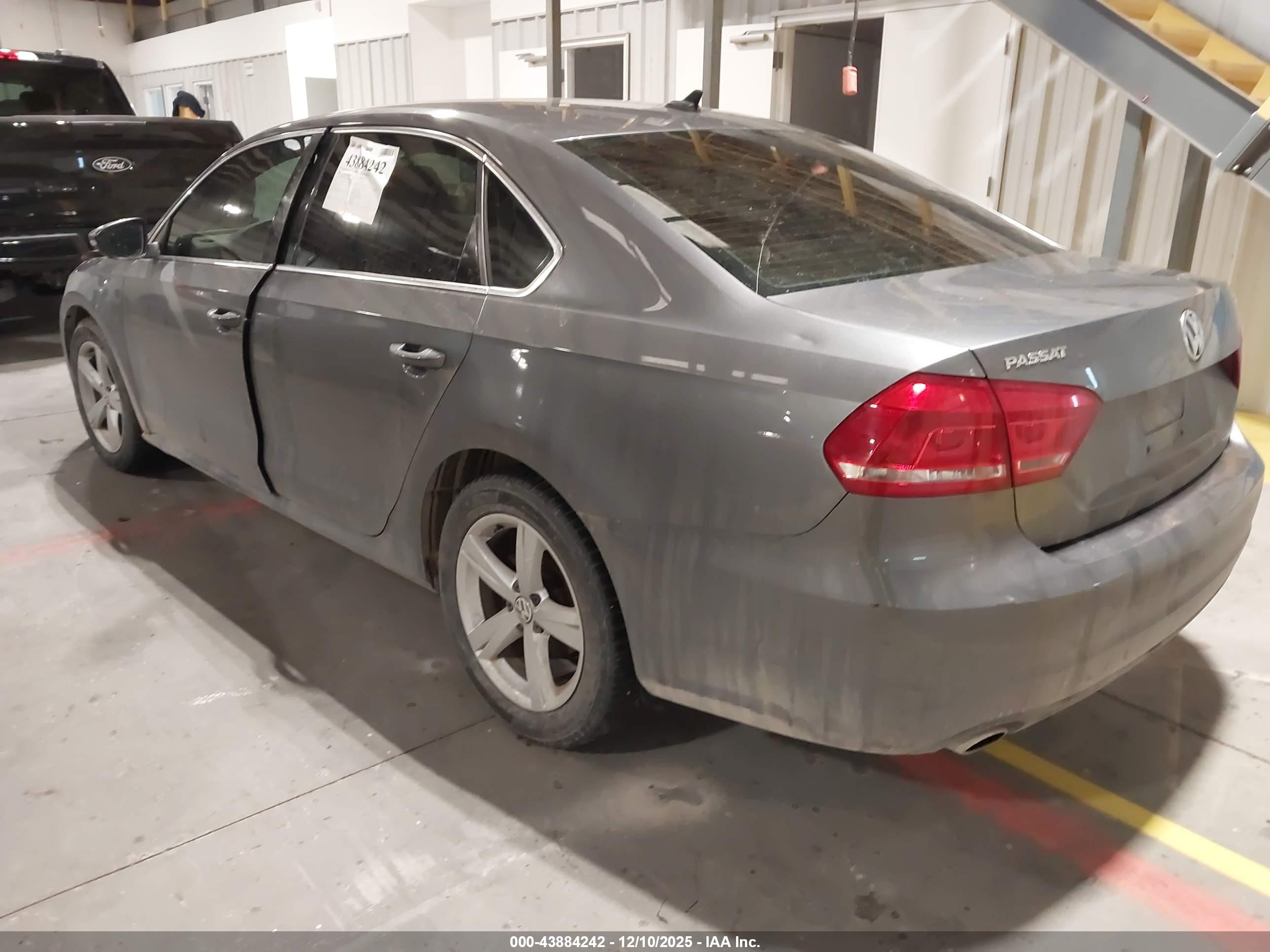 VOLKSWAGEN PASSAT image 3