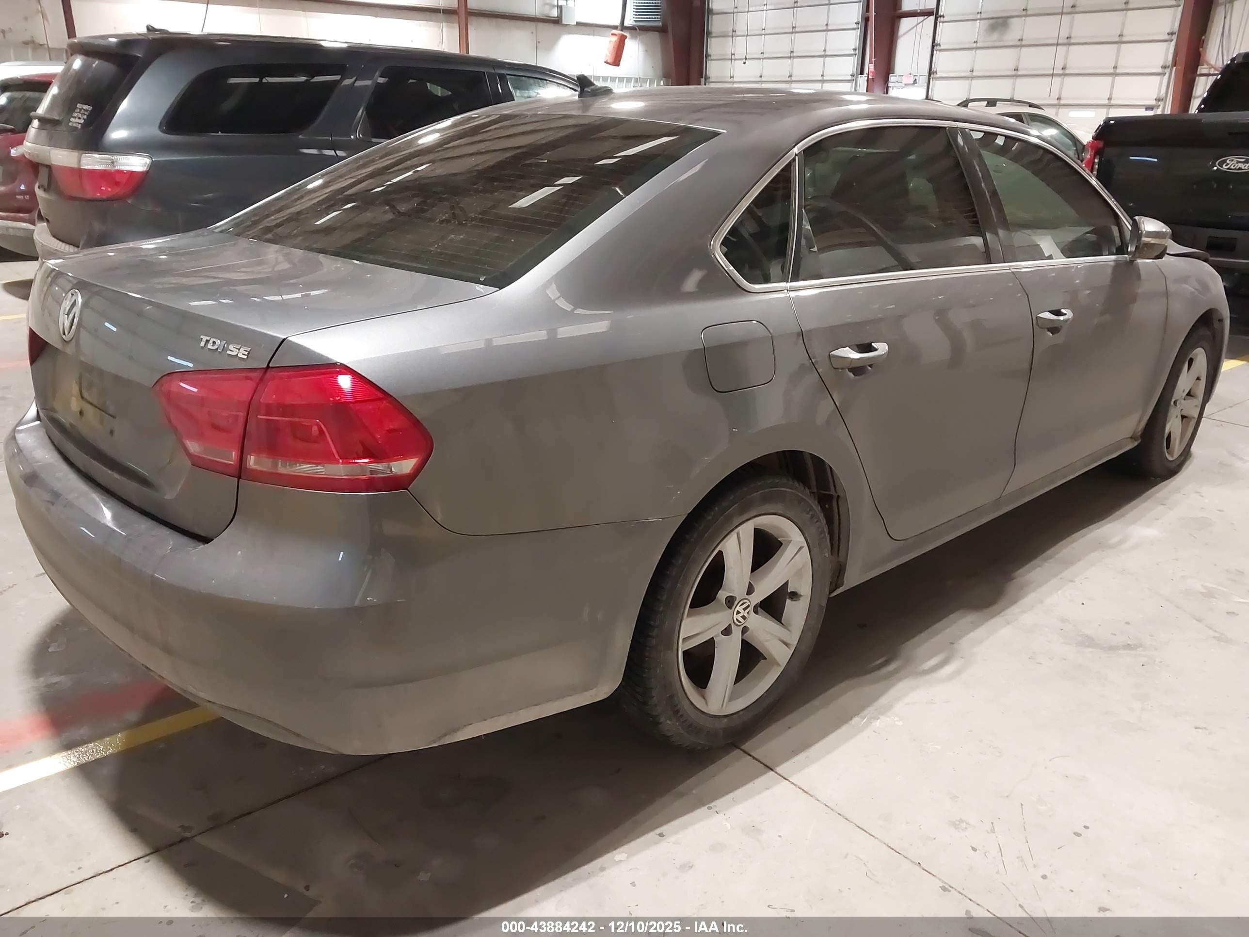 VOLKSWAGEN PASSAT image 4