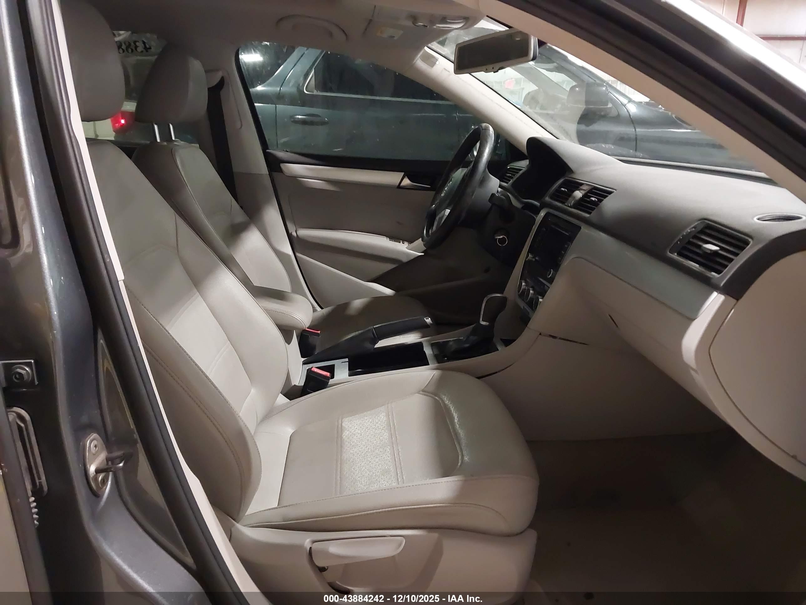 VOLKSWAGEN PASSAT image 5