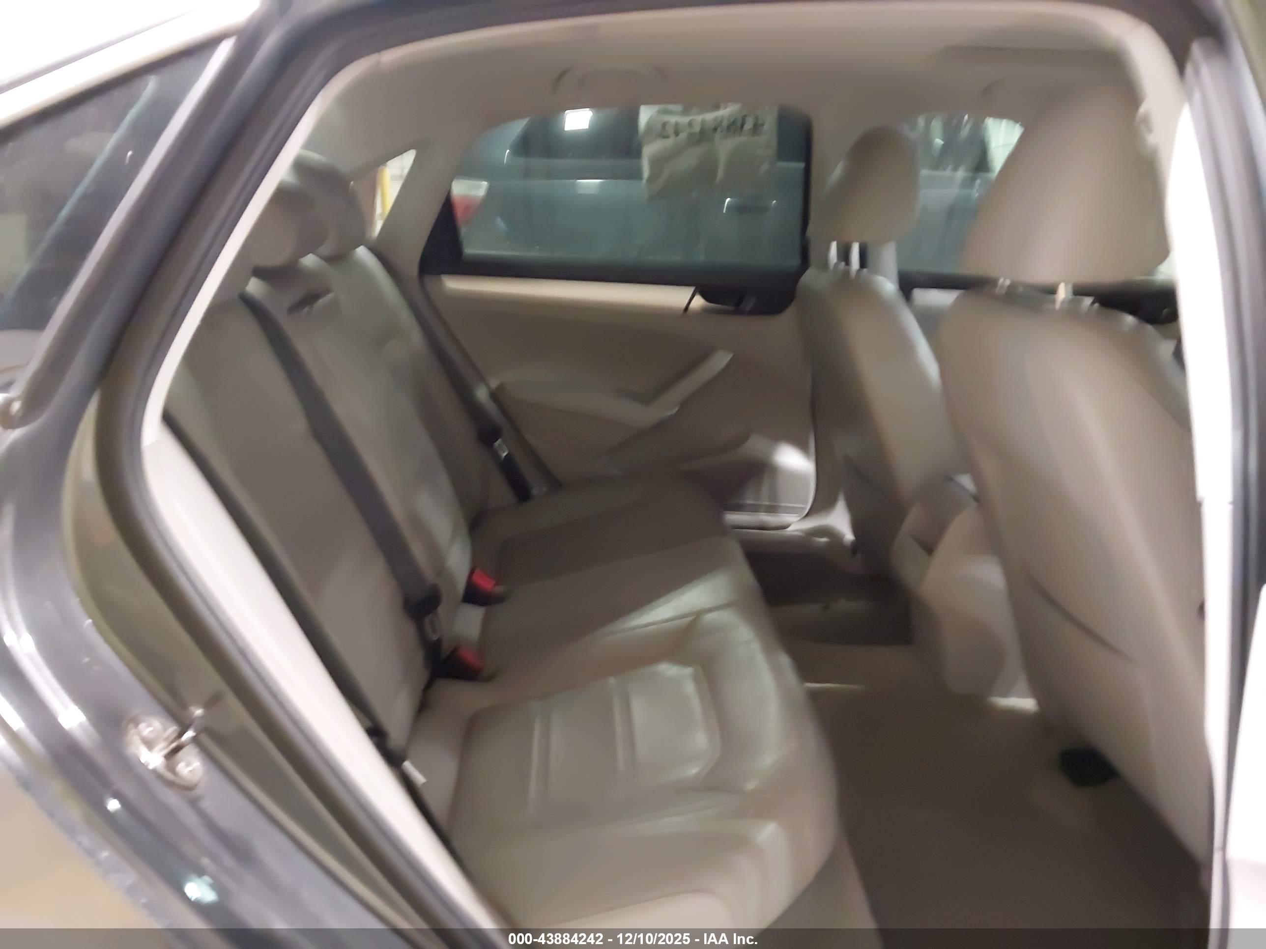 VOLKSWAGEN PASSAT image 8
