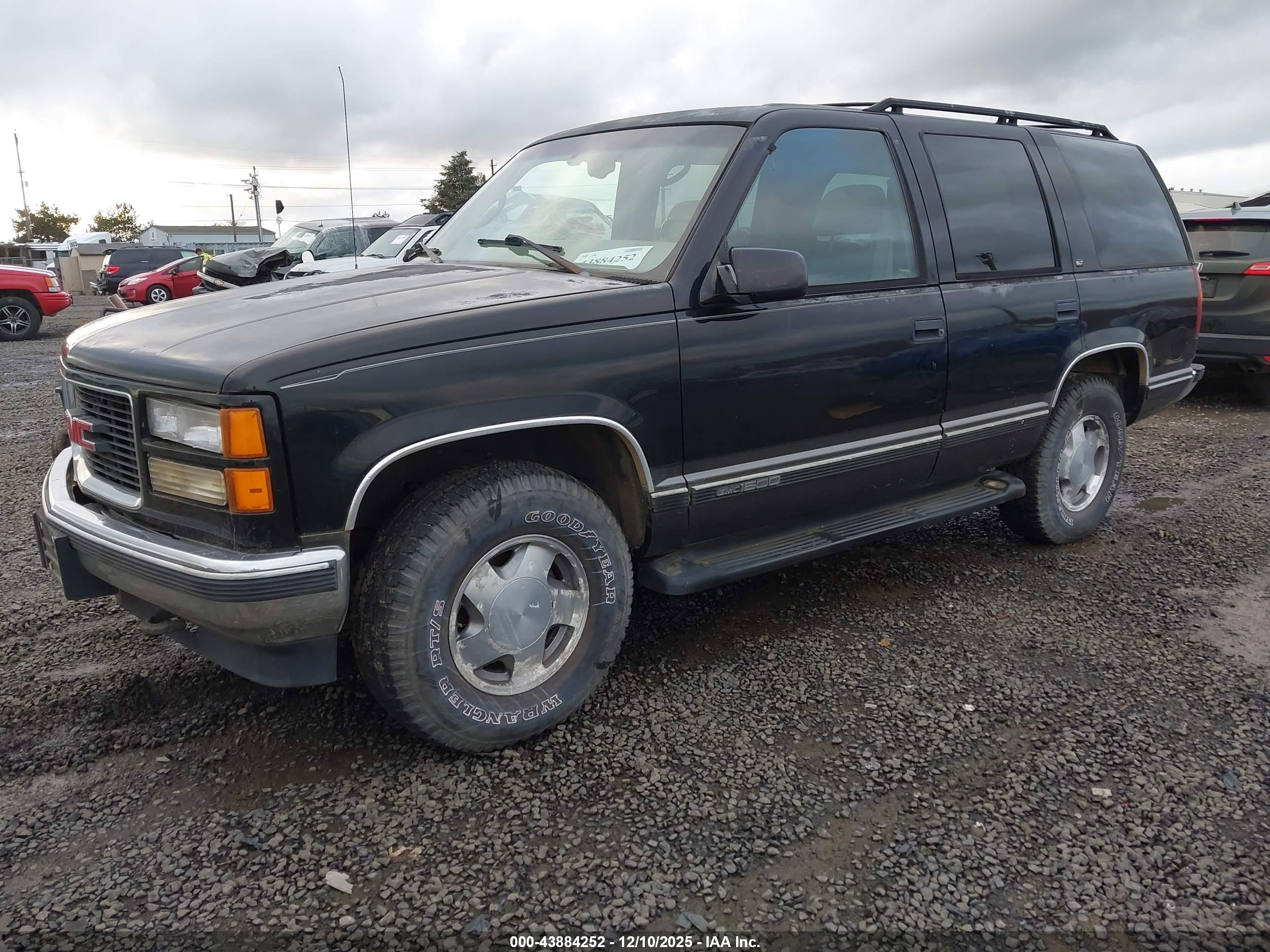 GMC YUKON image 2
