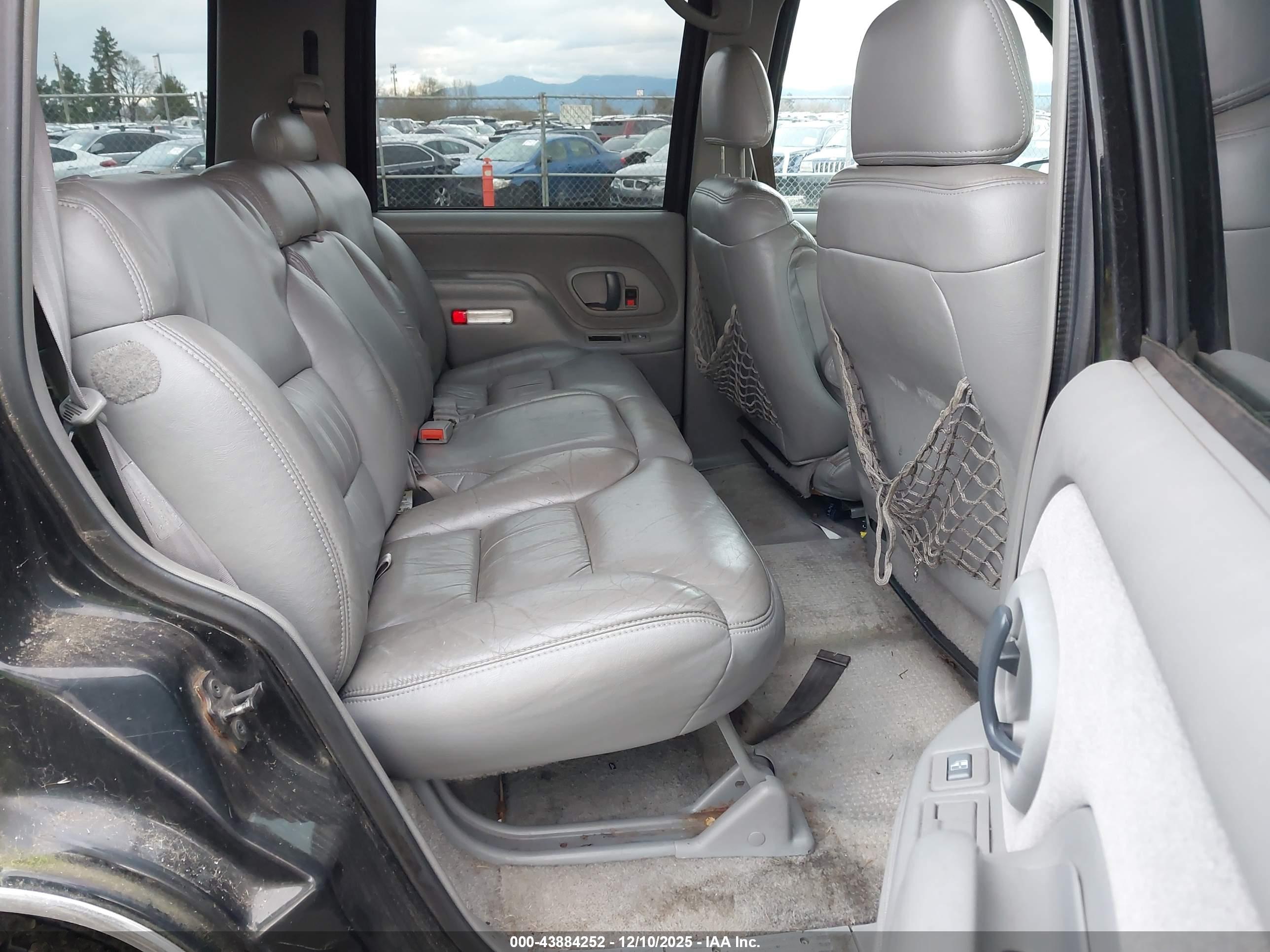 GMC YUKON image 8