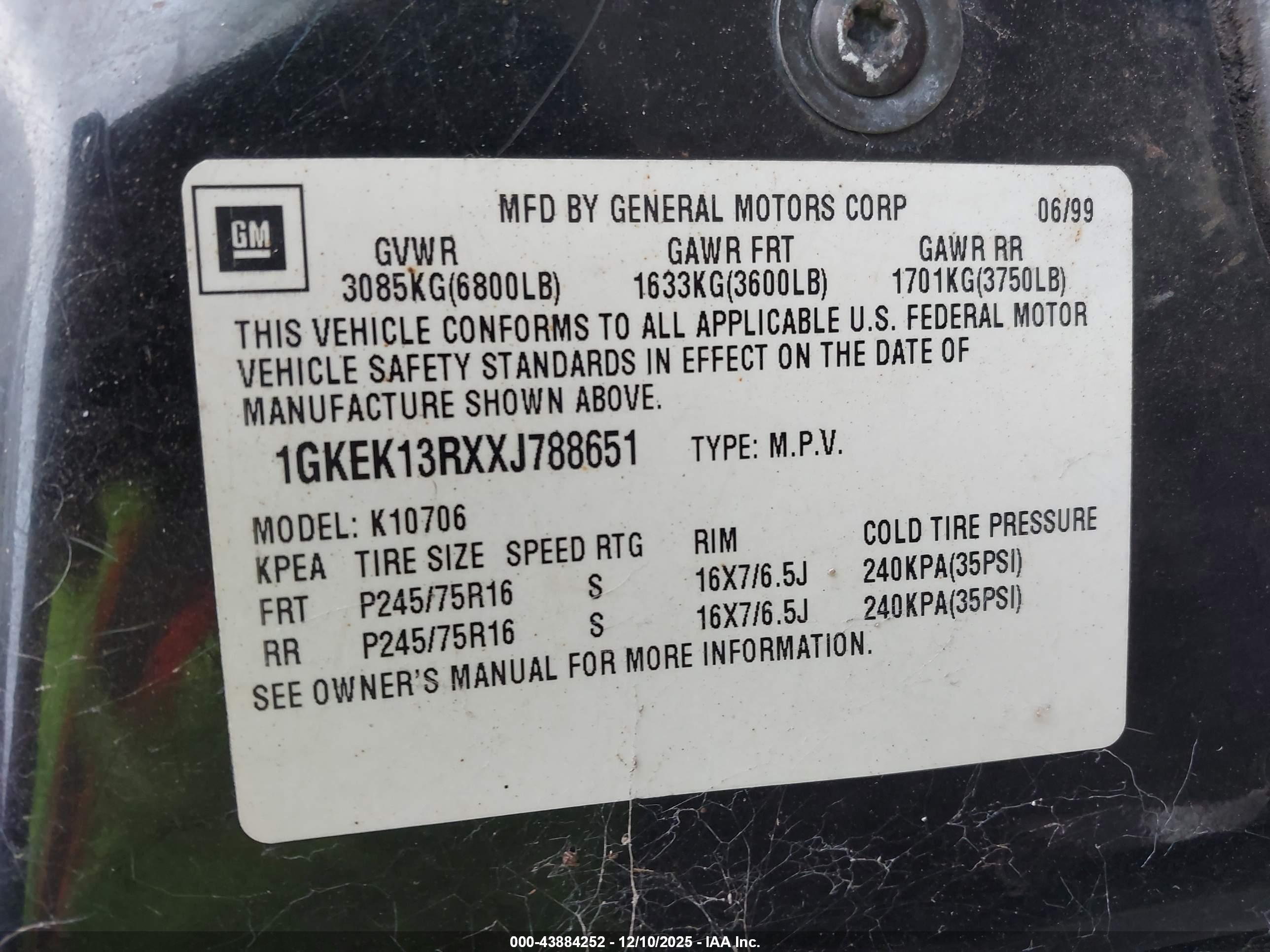 GMC YUKON image 9
