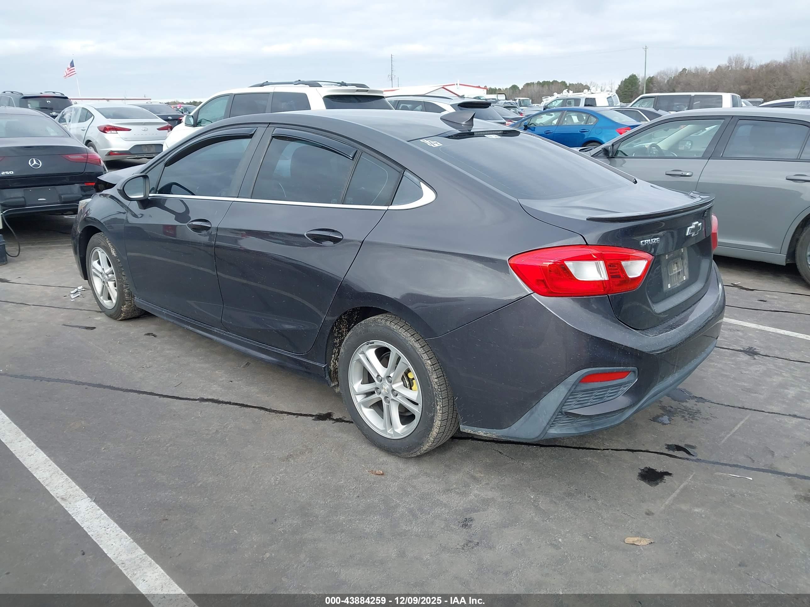 CHEVROLET CRUZE image 3