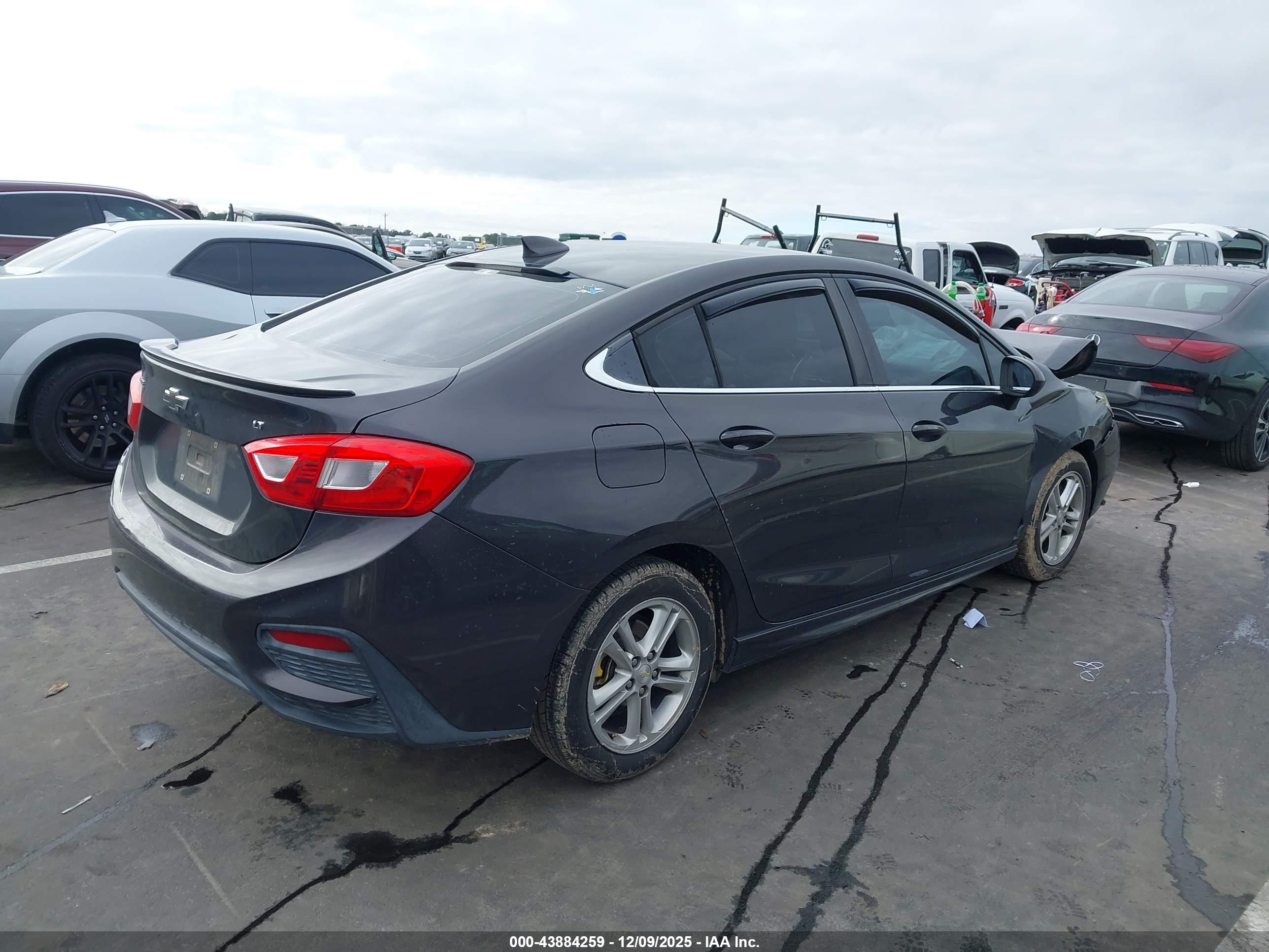 CHEVROLET CRUZE image 4