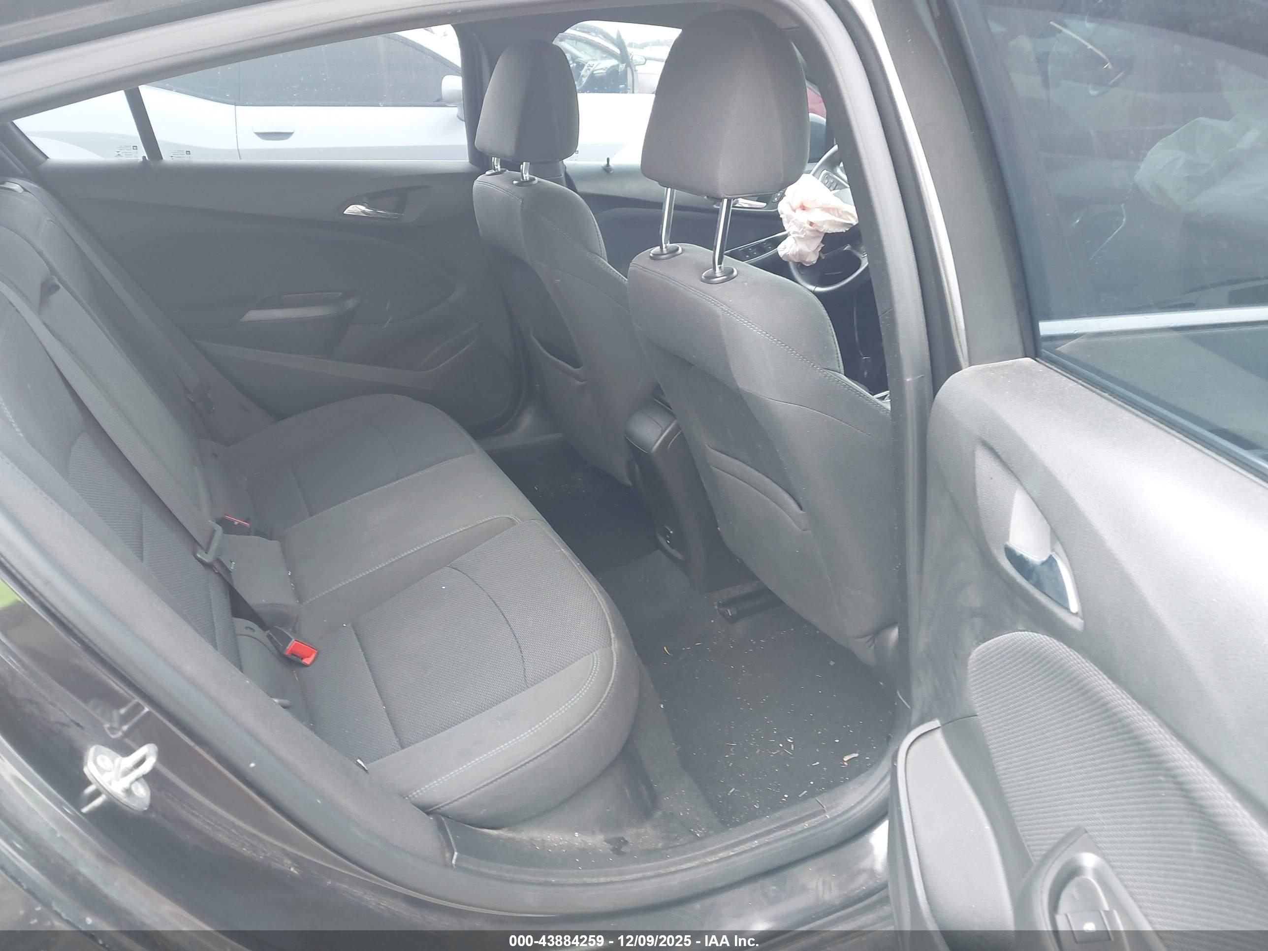 CHEVROLET CRUZE image 8