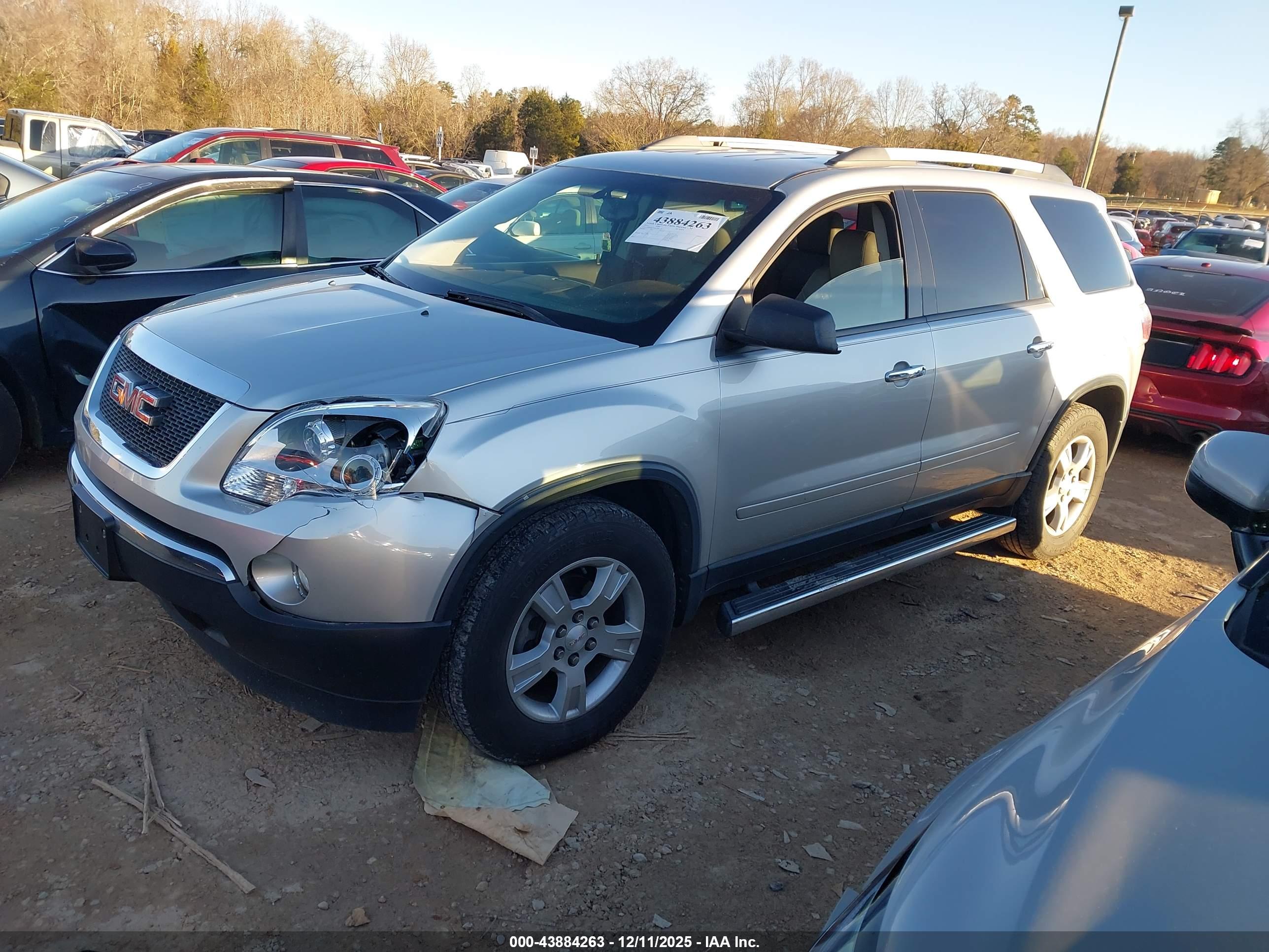 GMC ACADIA image 2