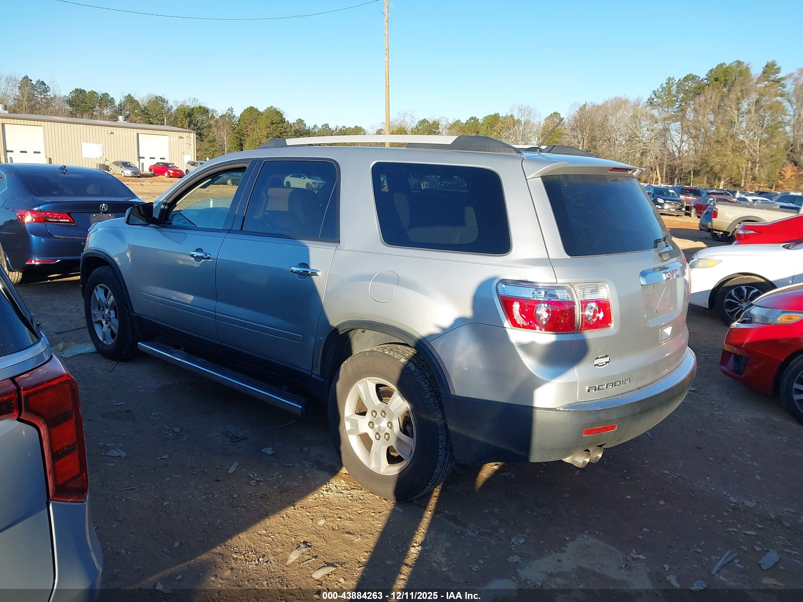 GMC ACADIA image 3