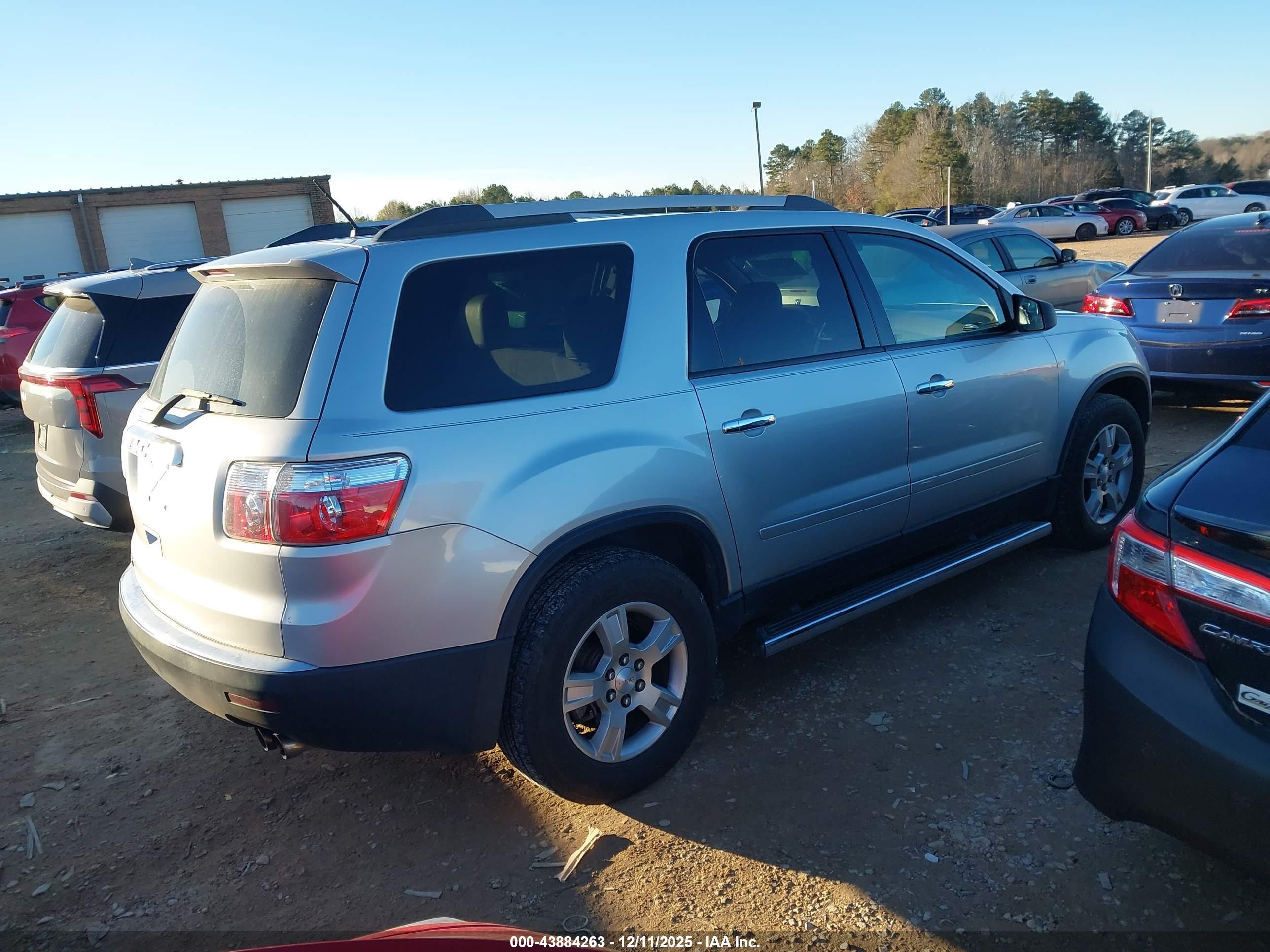 GMC ACADIA image 4