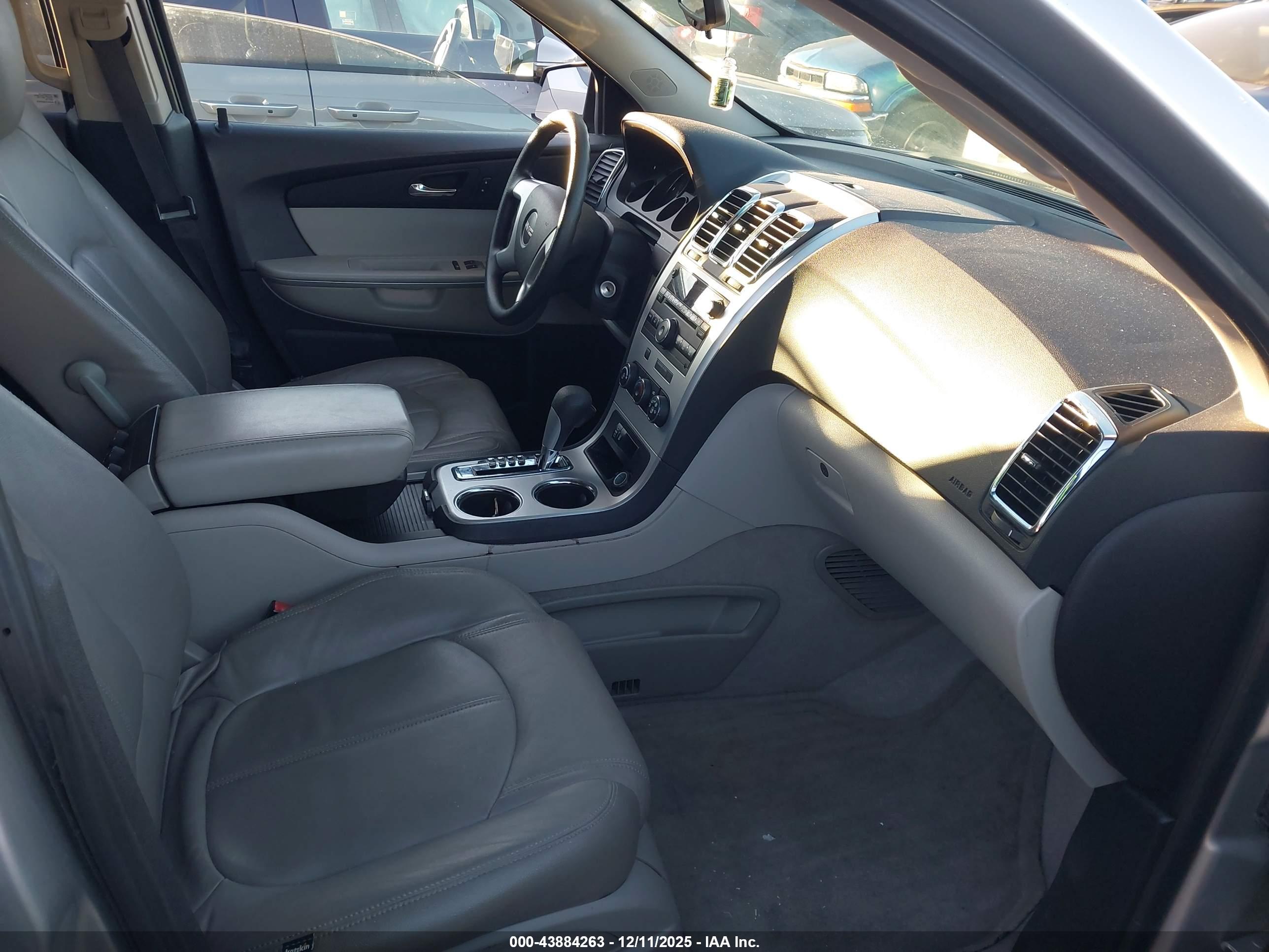 GMC ACADIA image 5