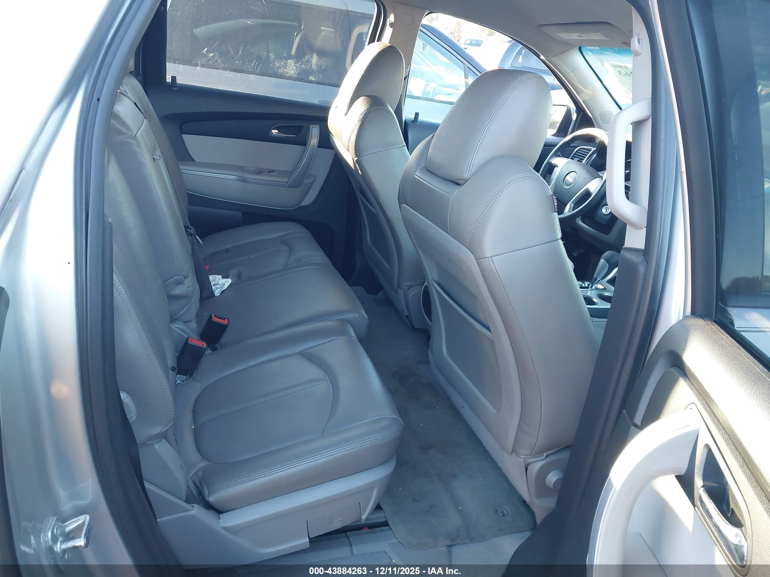 GMC ACADIA image 8