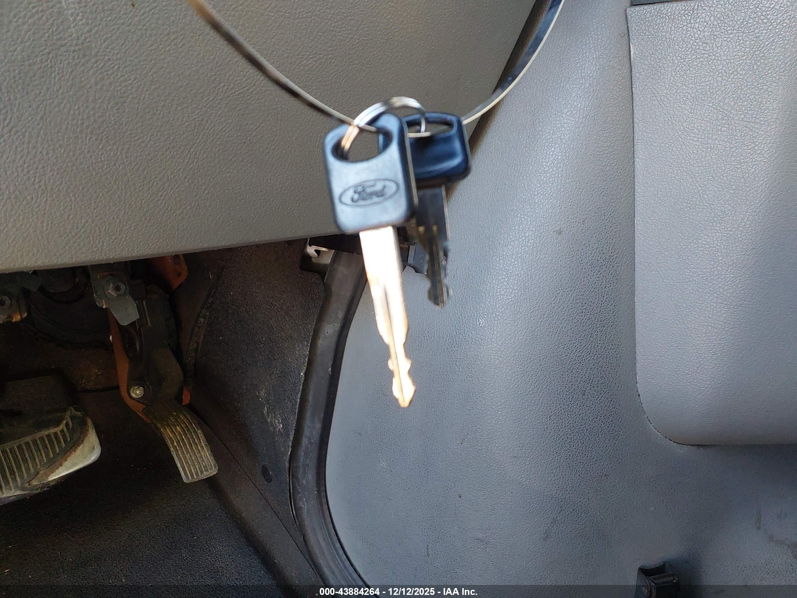 FORD E-350 image 11