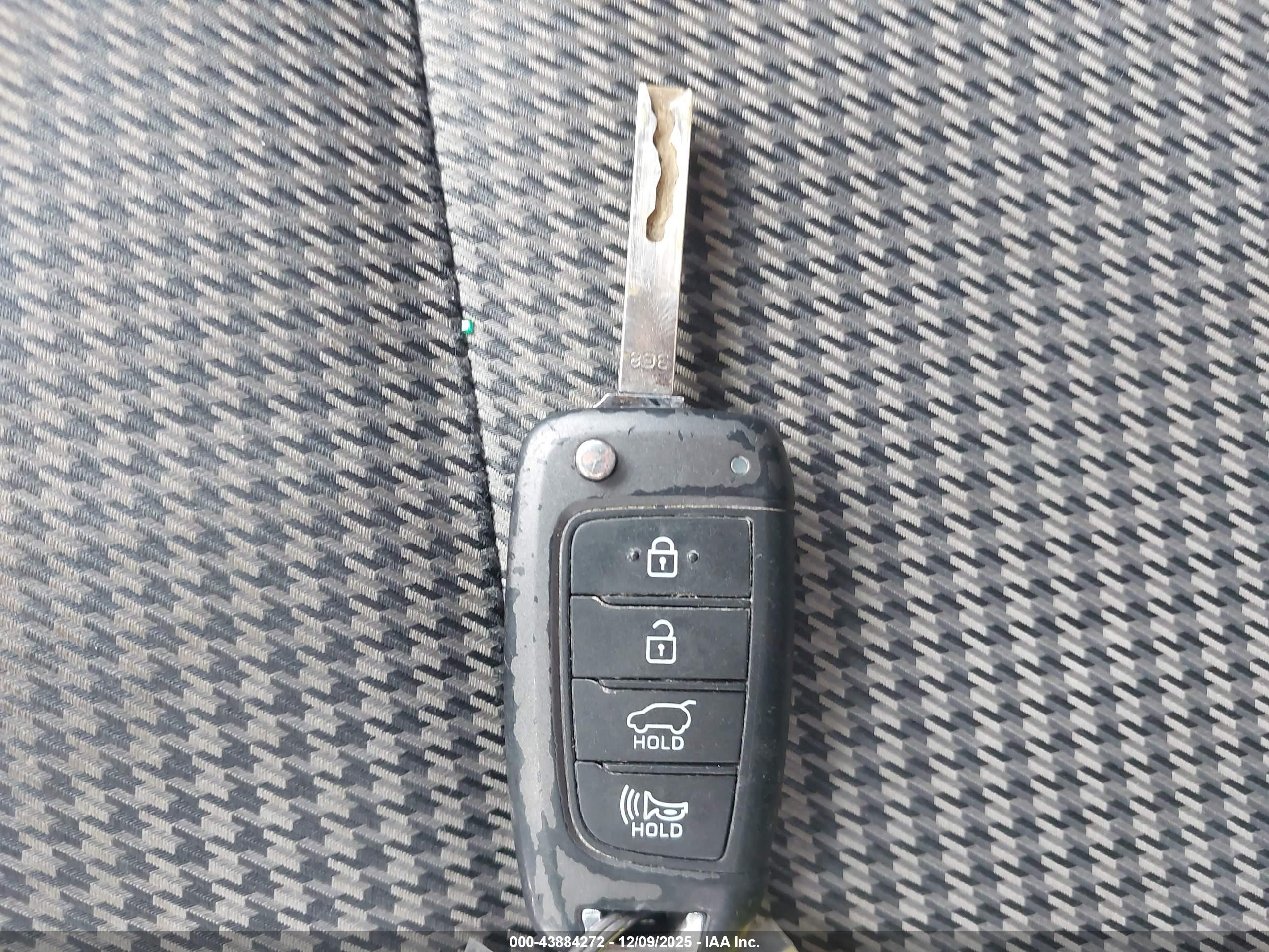 HYUNDAI KONA image 11