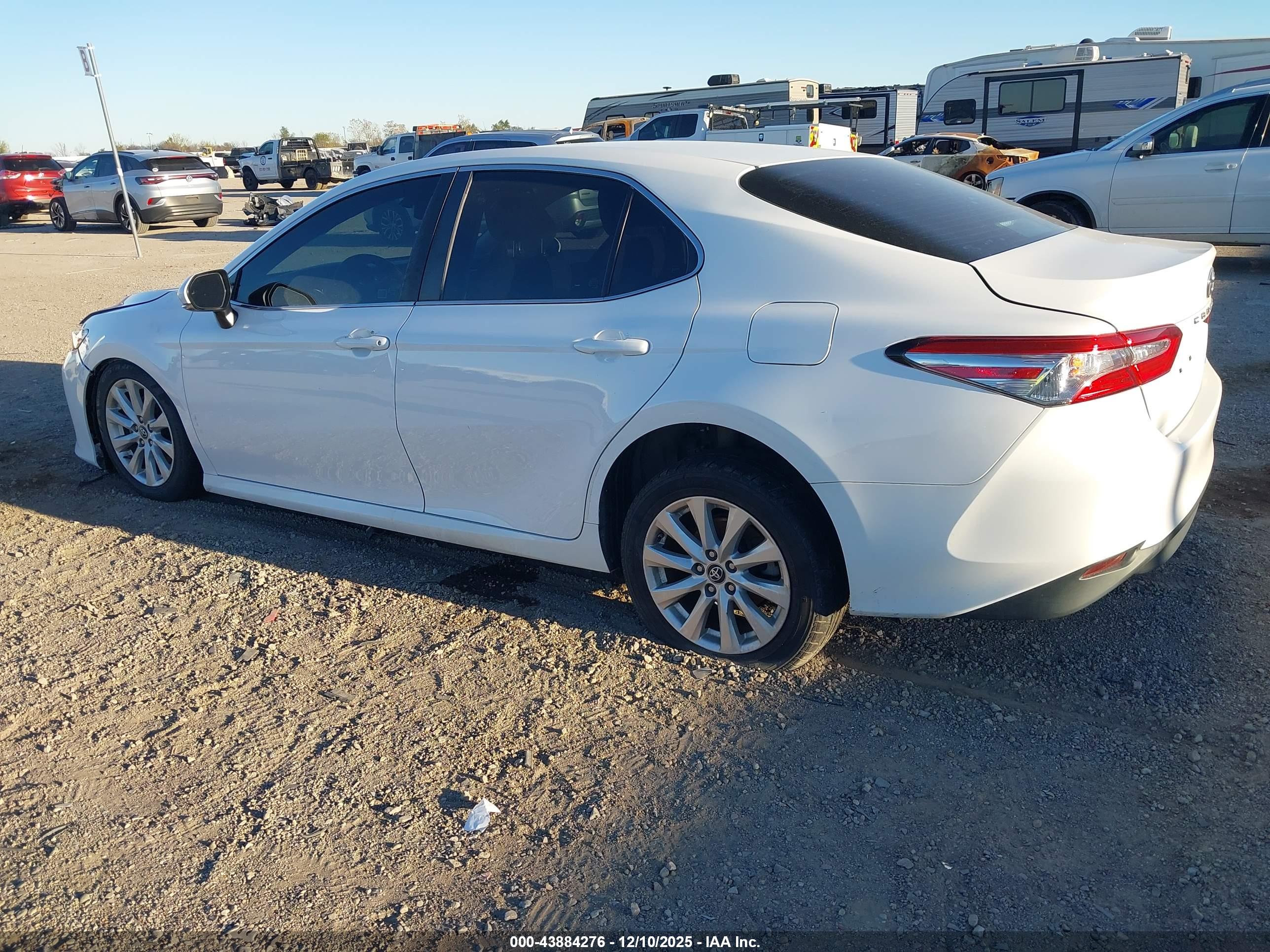 TOYOTA CAMRY image 3