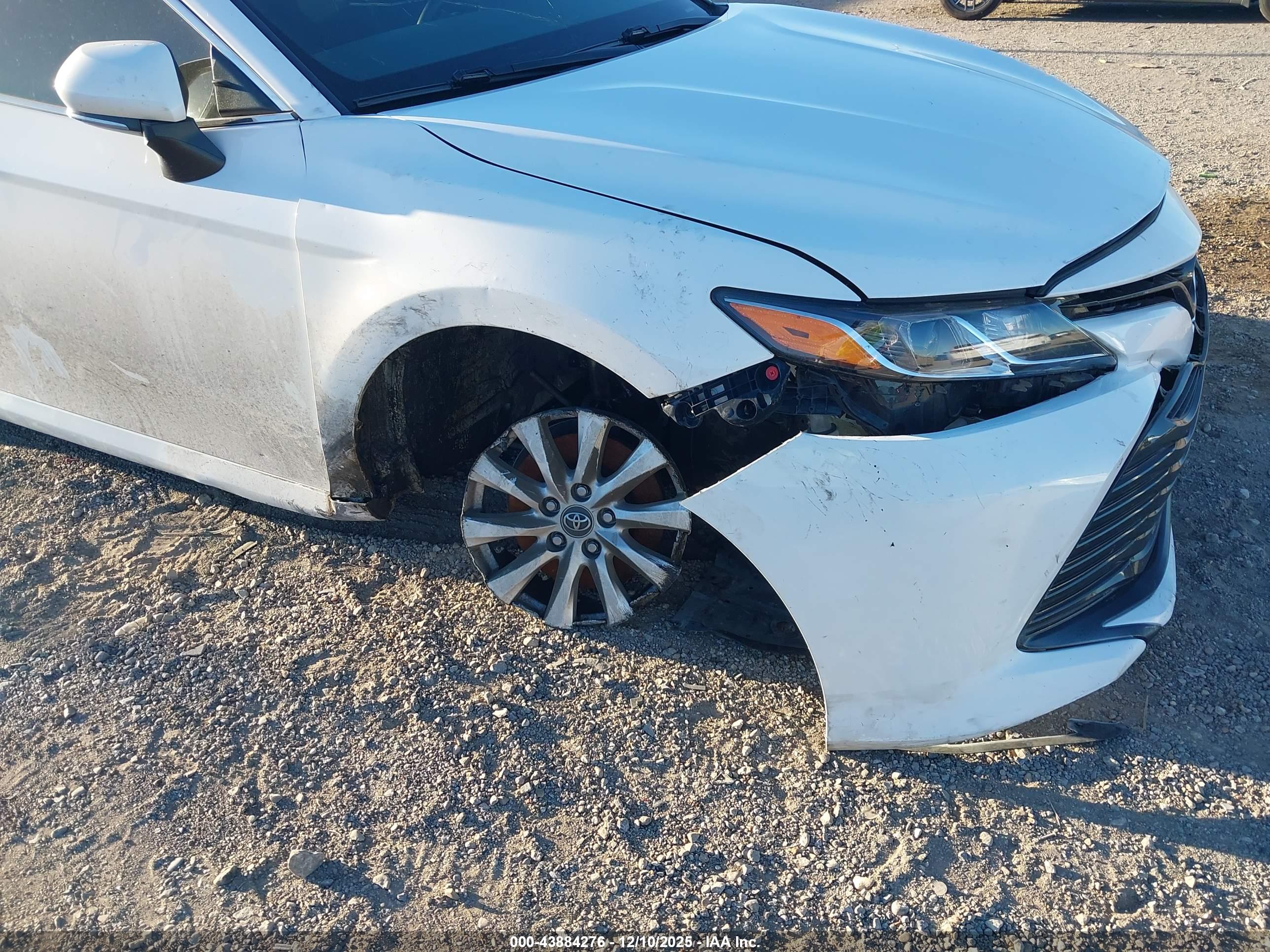 TOYOTA CAMRY image 6