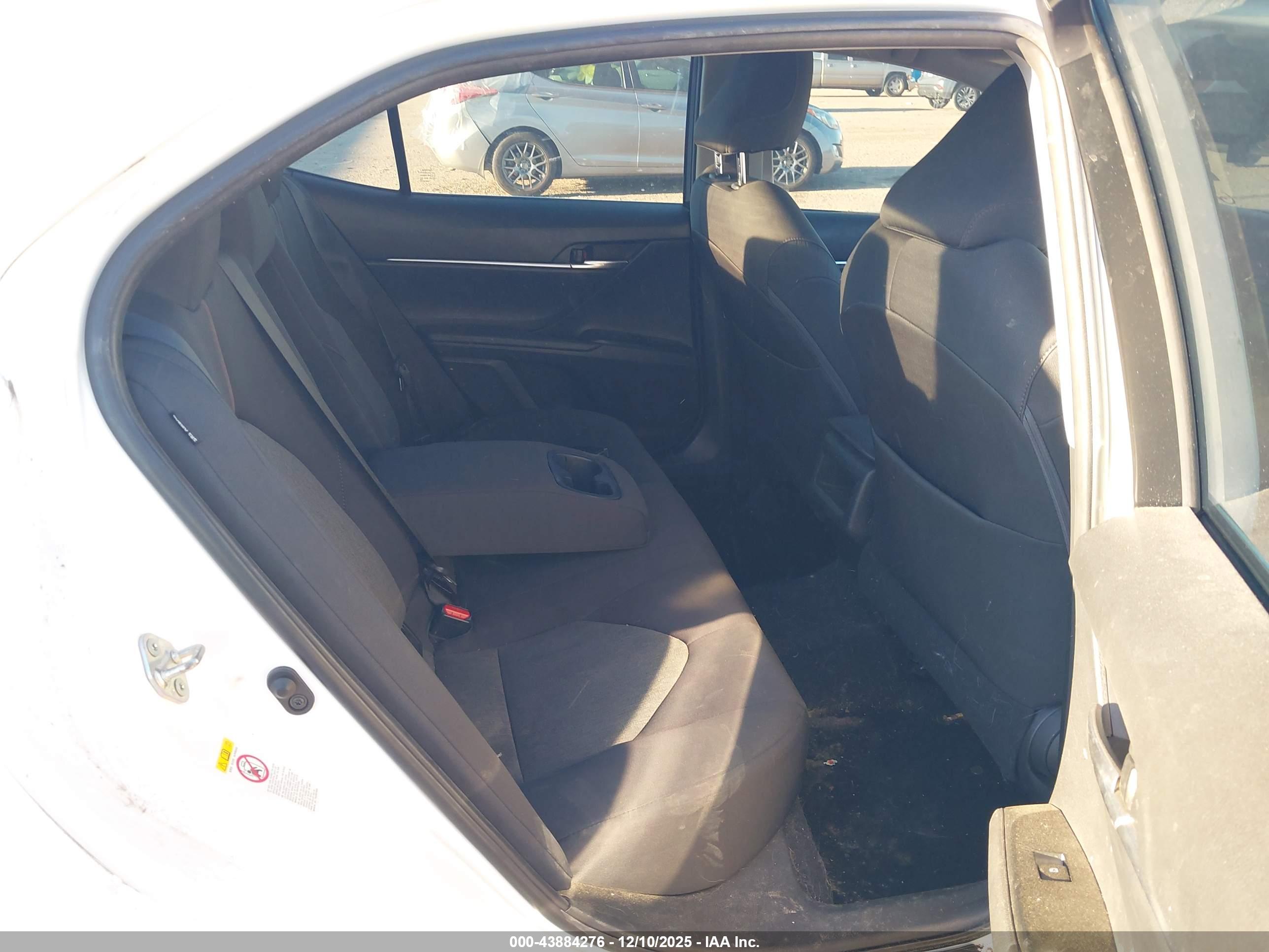 TOYOTA CAMRY image 8