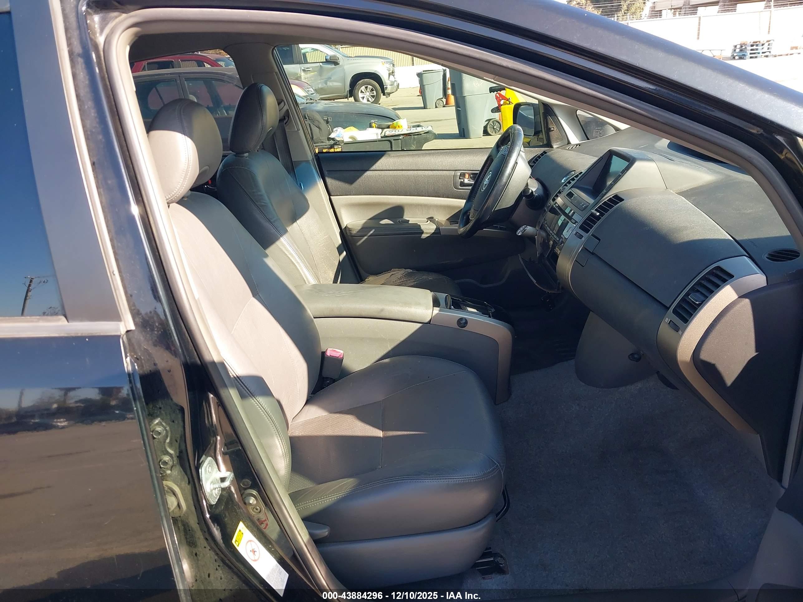 TOYOTA PRIUS image 5