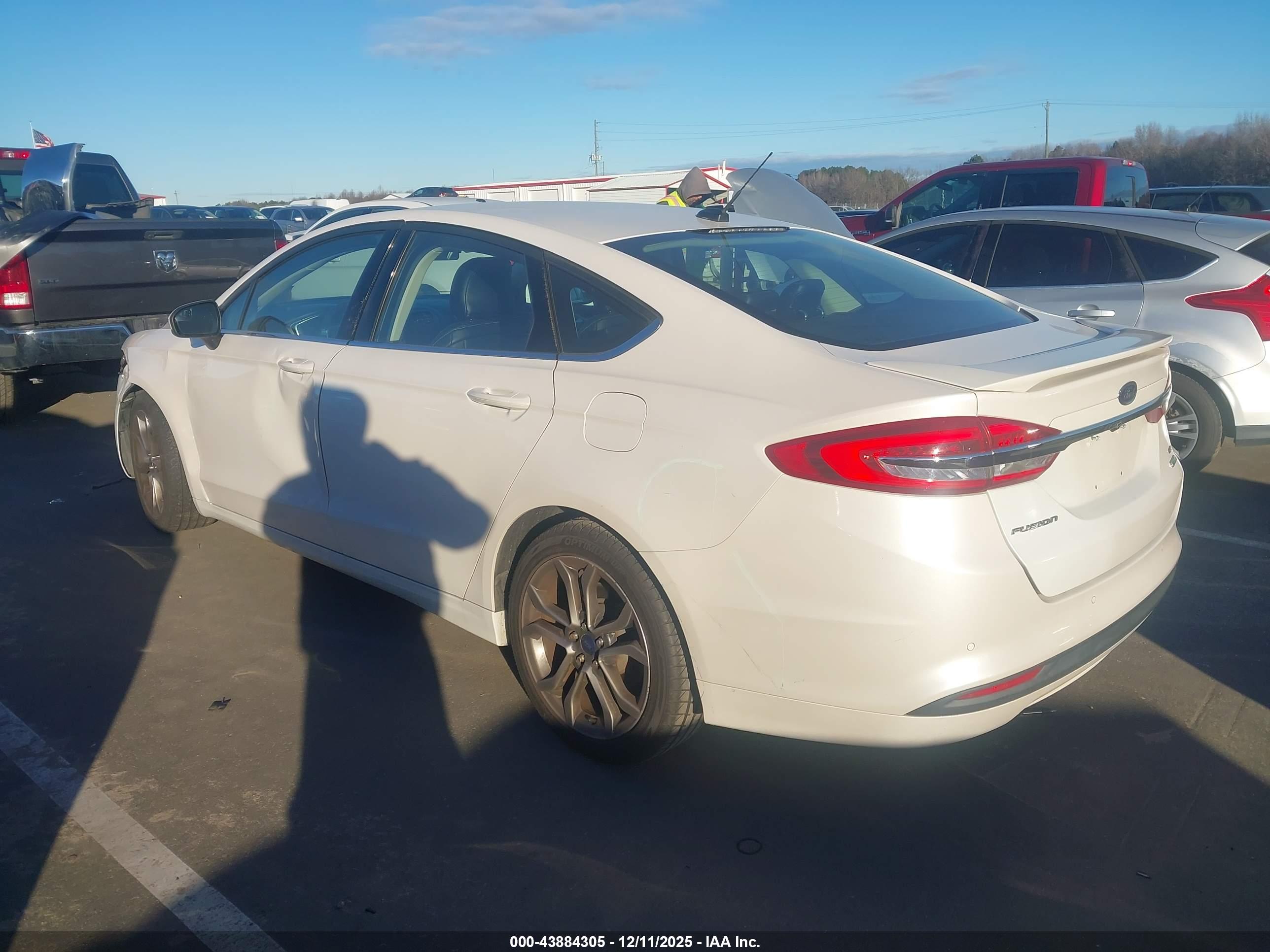 FORD FUSION image 3