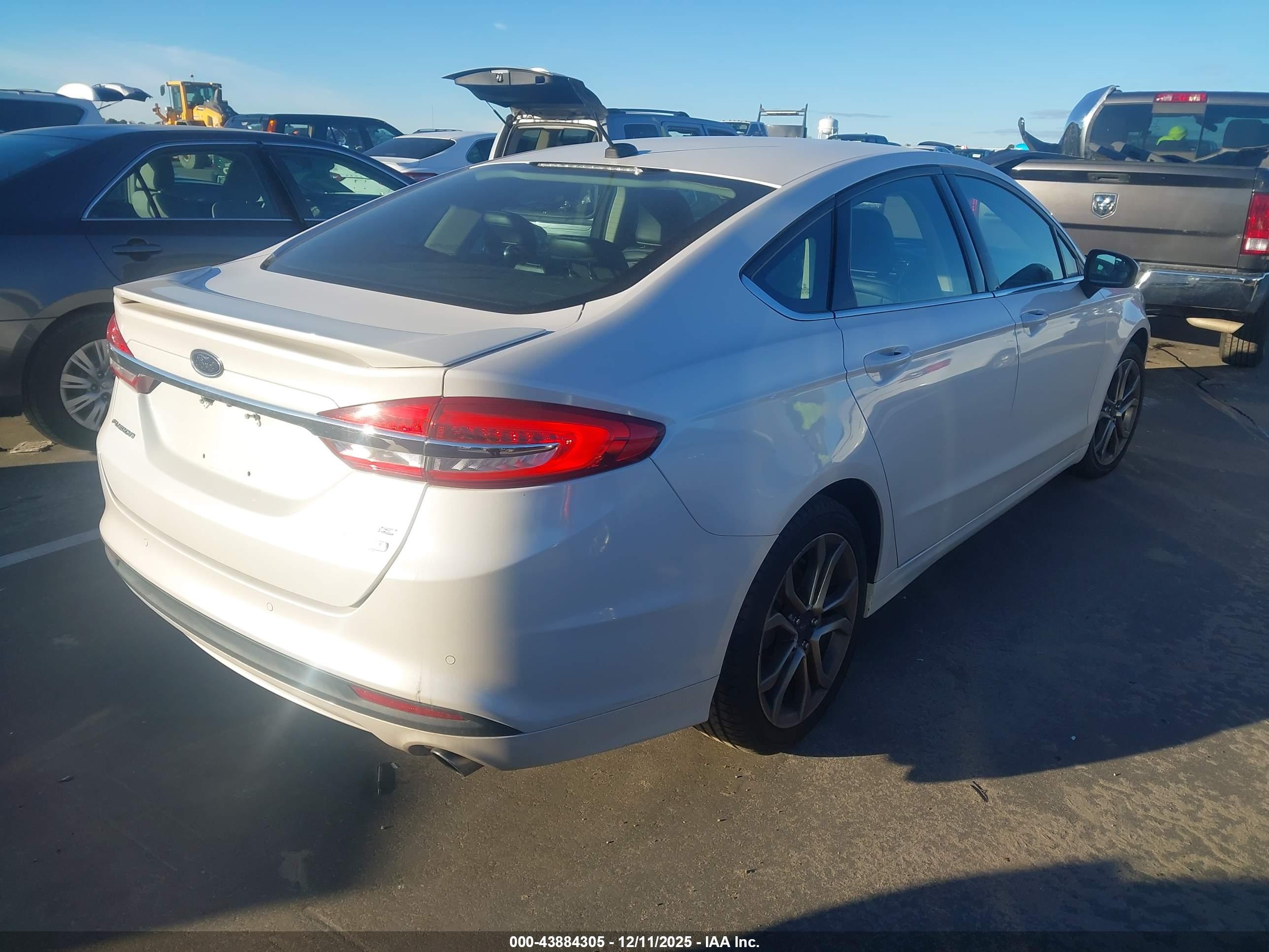FORD FUSION image 4