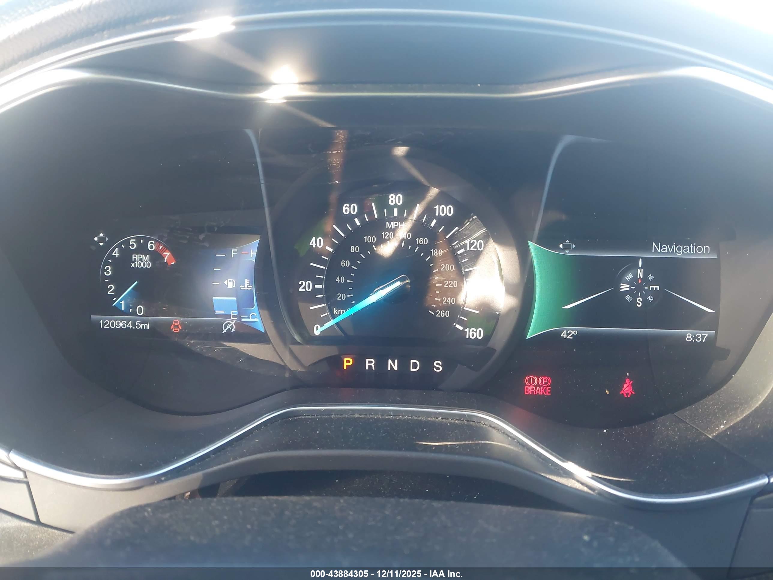 FORD FUSION image 7