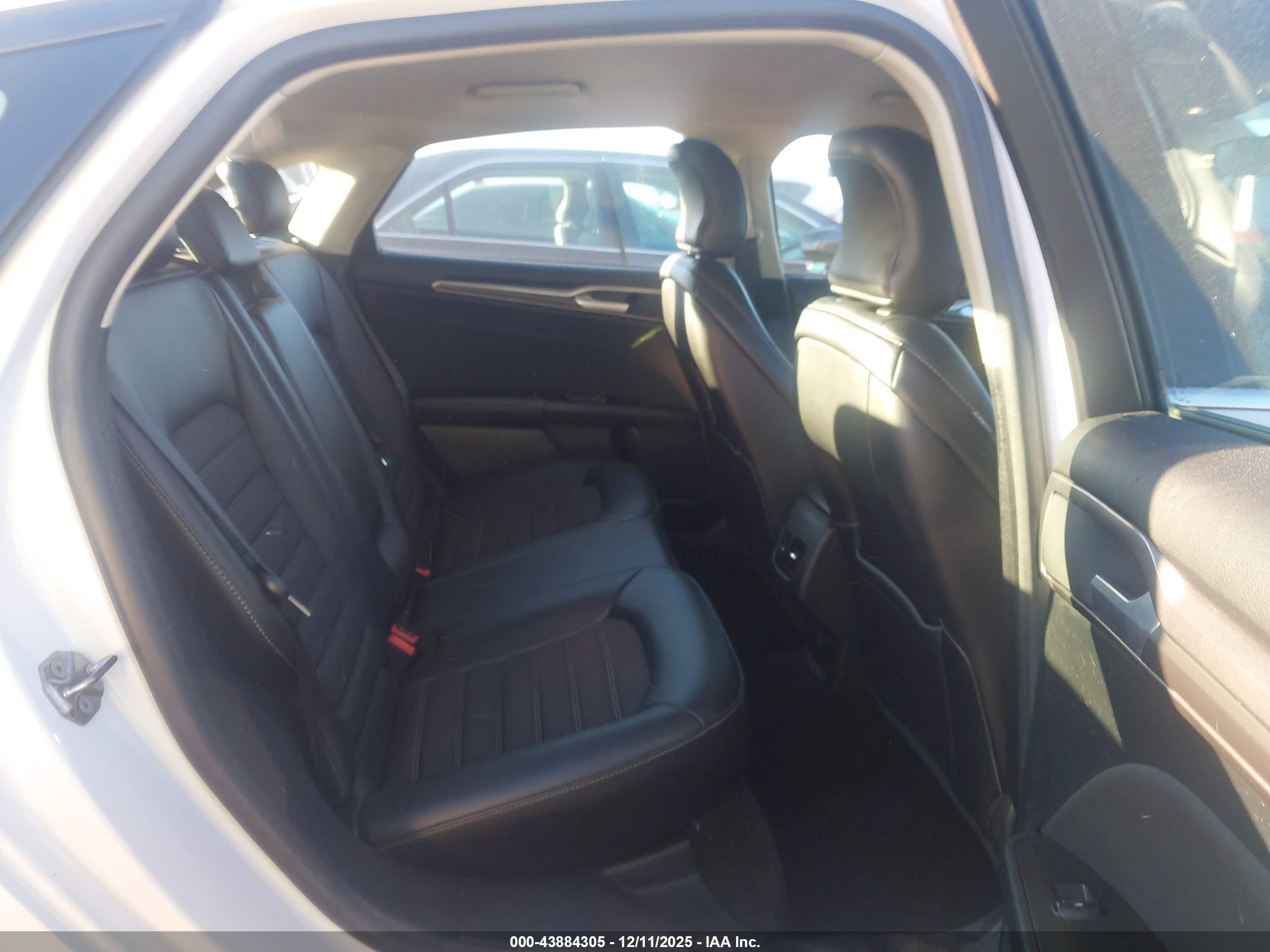 FORD FUSION image 8