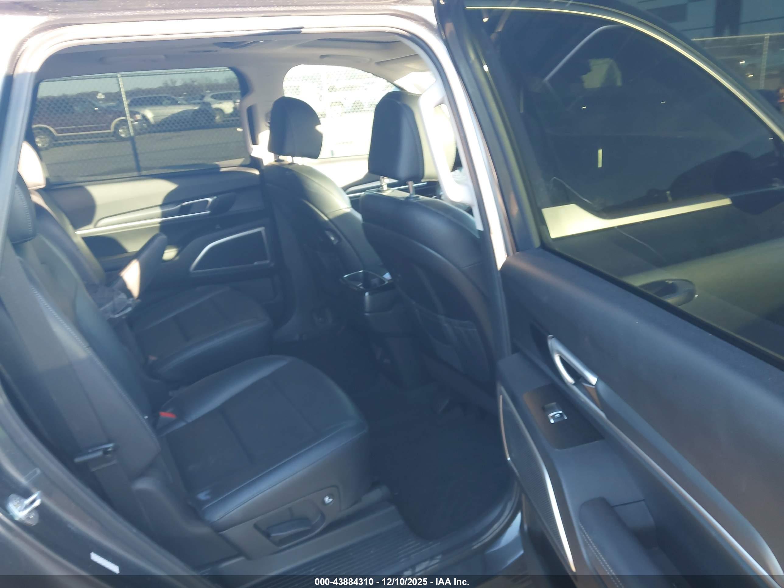 KIA TELLURIDE image 8