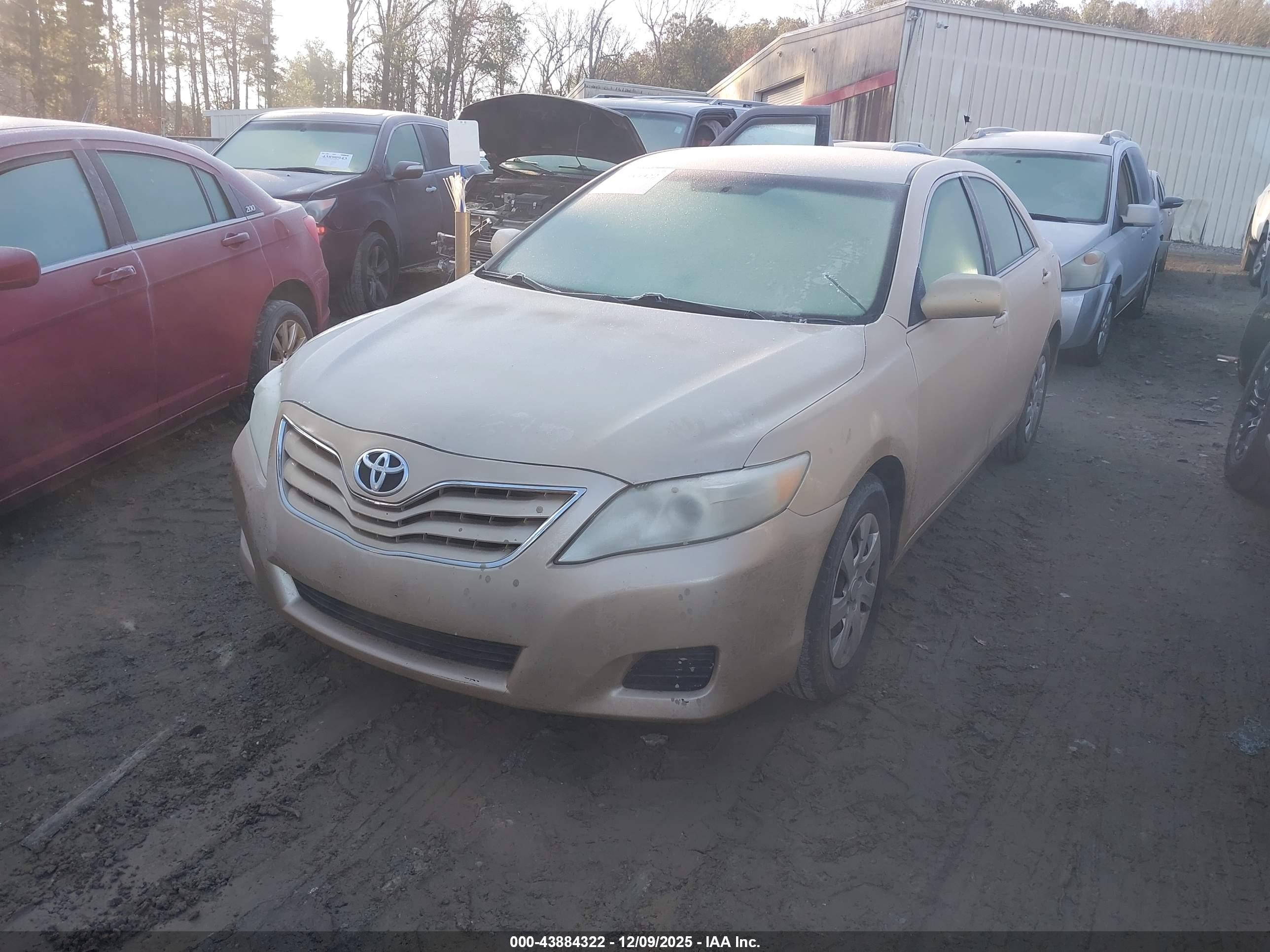 TOYOTA CAMRY image 2