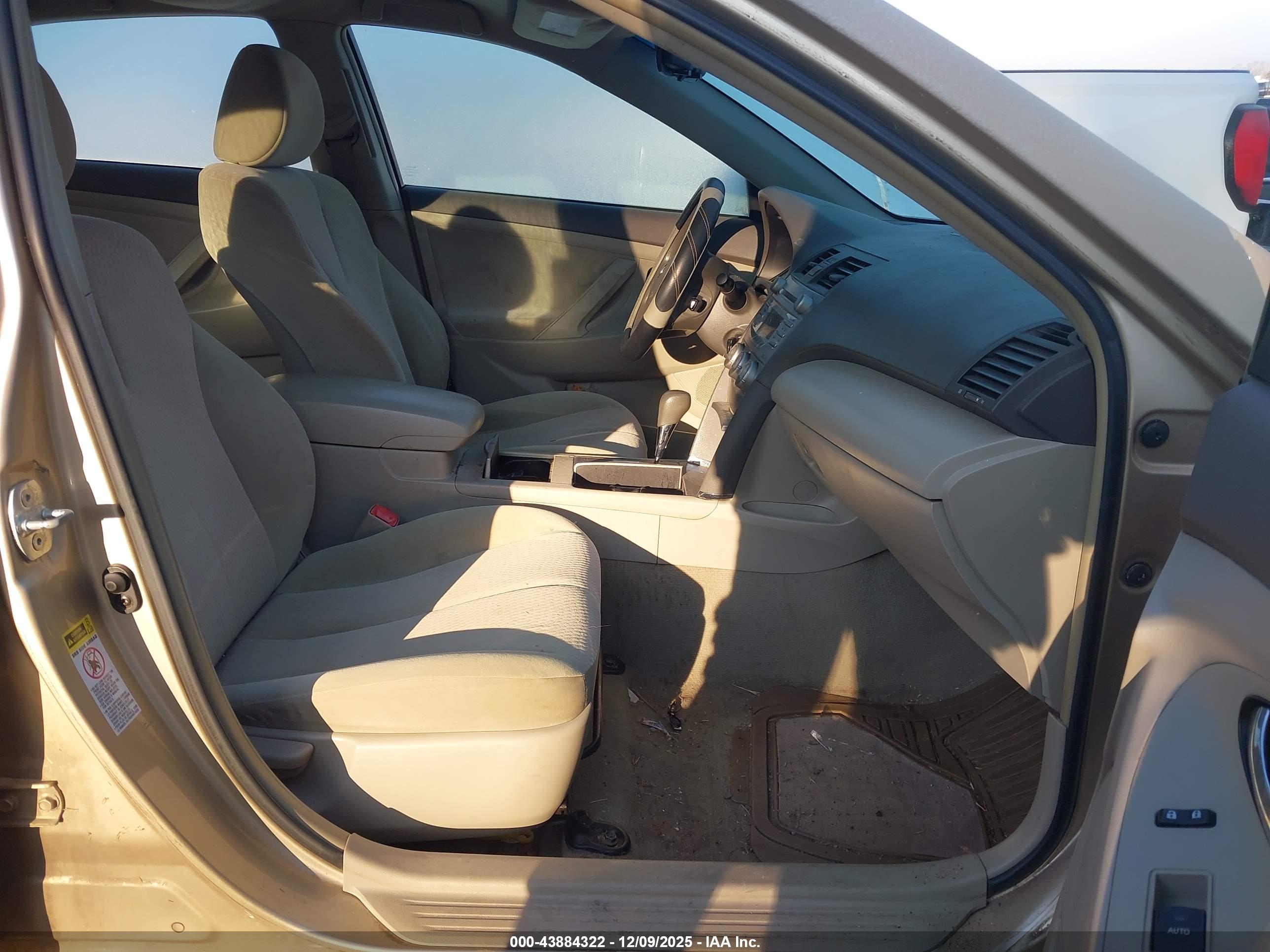 TOYOTA CAMRY image 5