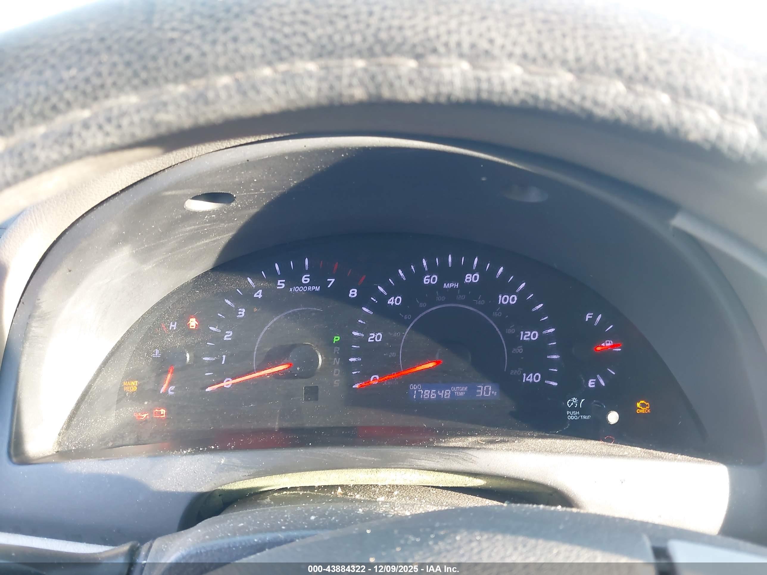 TOYOTA CAMRY image 7