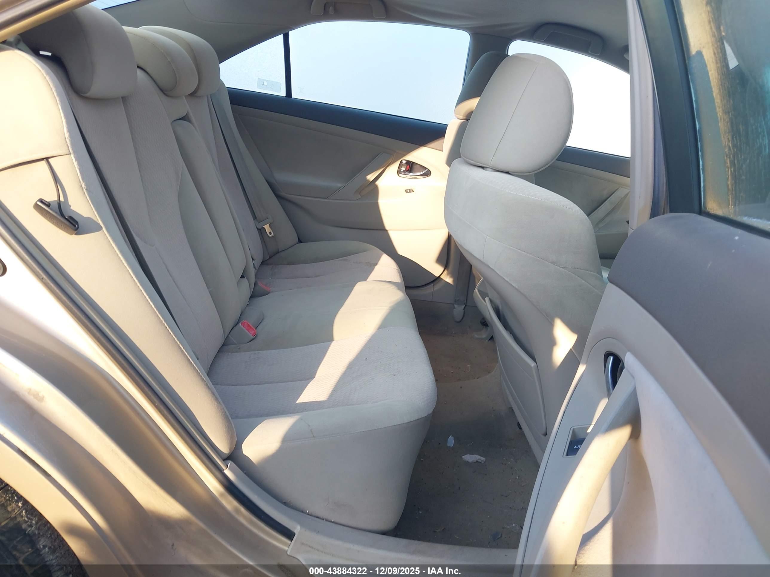 TOYOTA CAMRY image 8