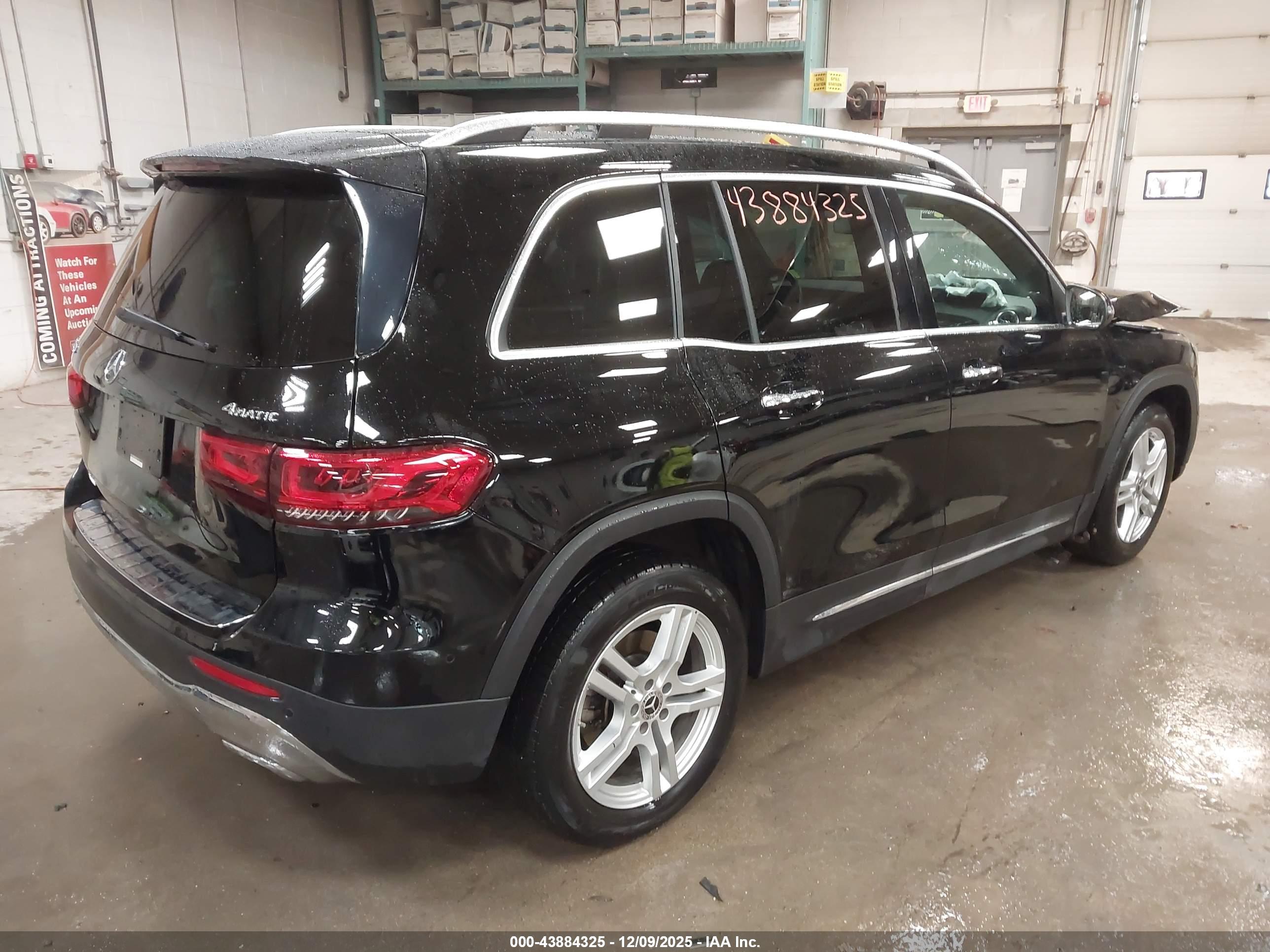 MERCEDES-BENZ GLB image 4