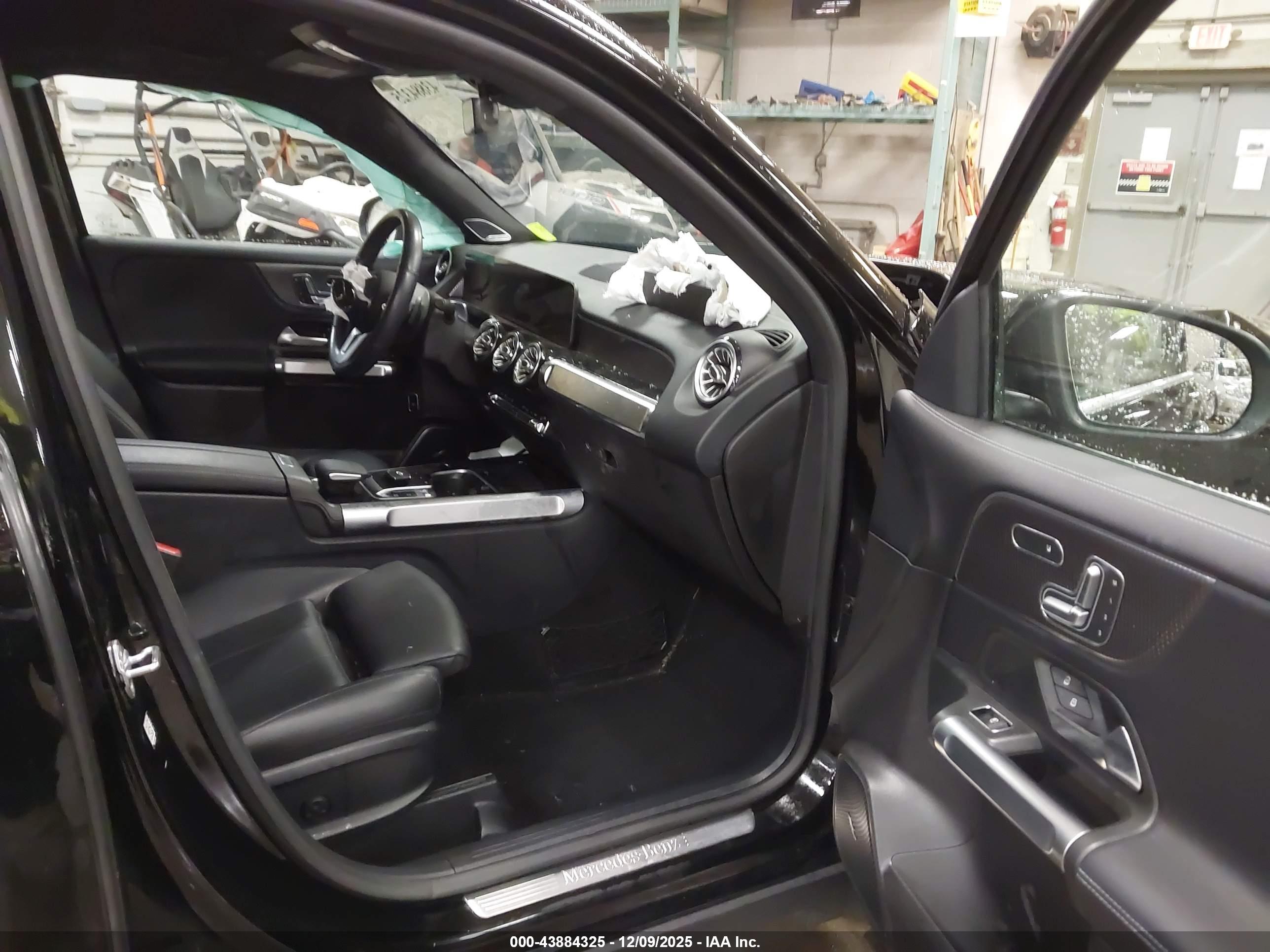MERCEDES-BENZ GLB image 5