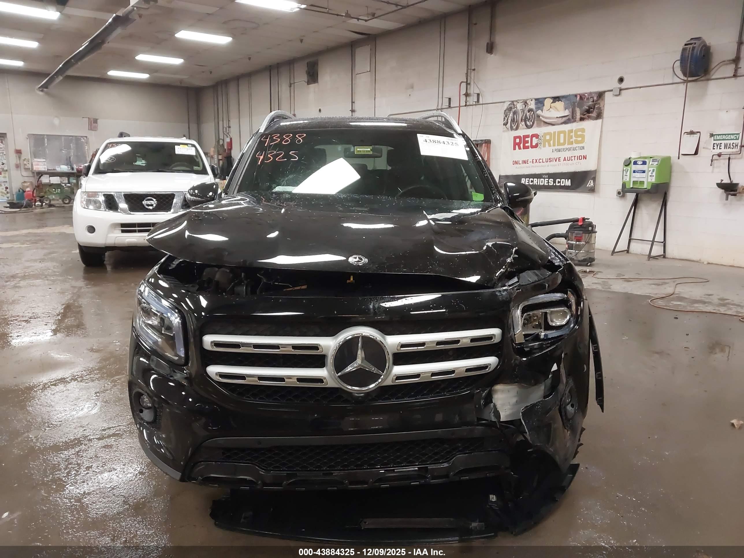 MERCEDES-BENZ GLB image 6
