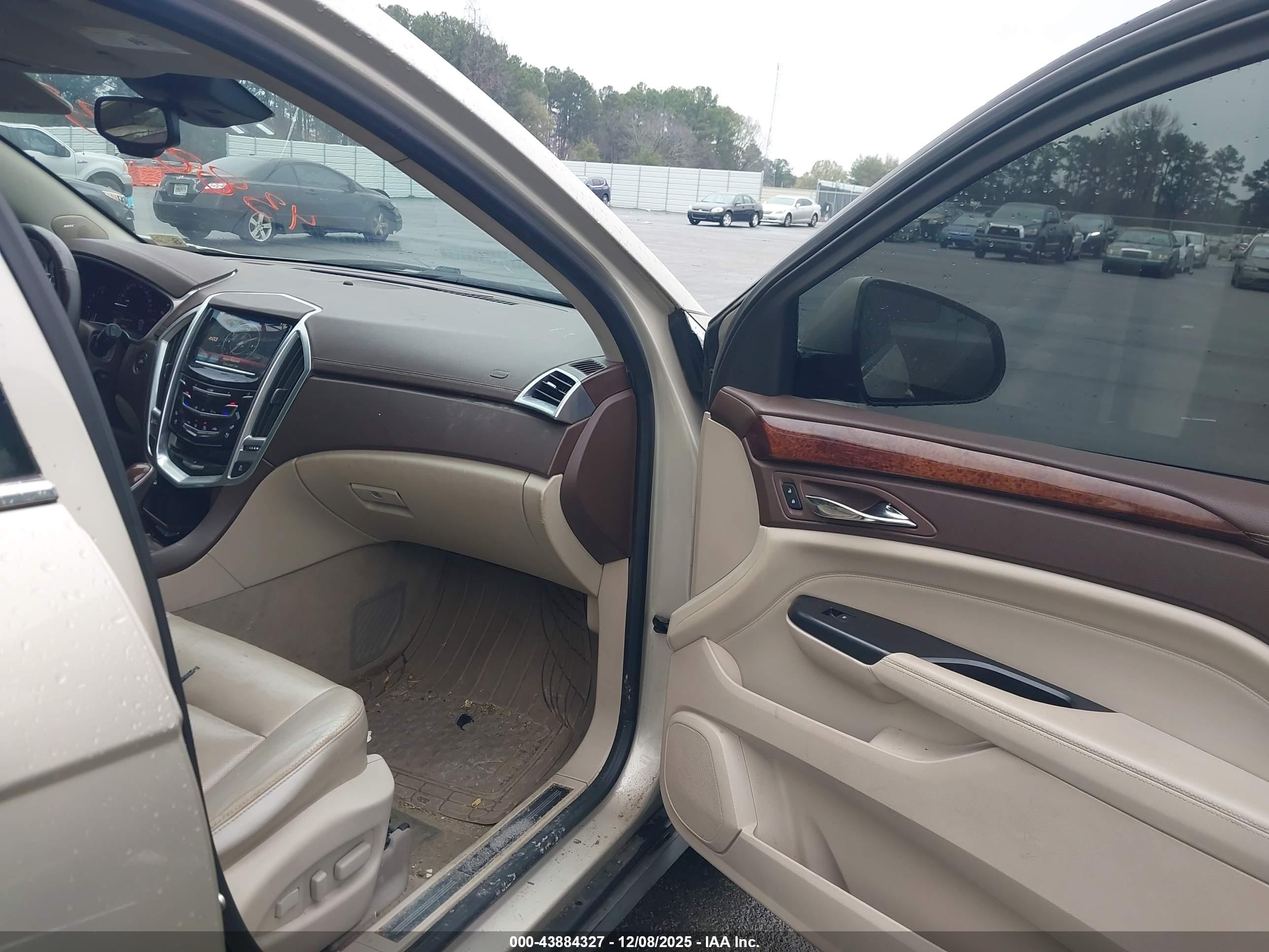 CADILLAC SRX image 5