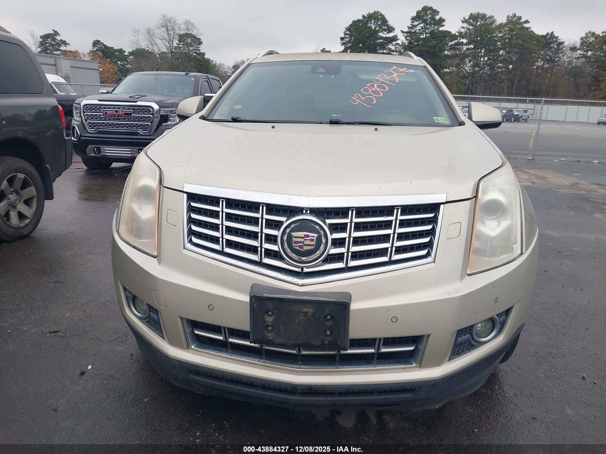 CADILLAC SRX image 6