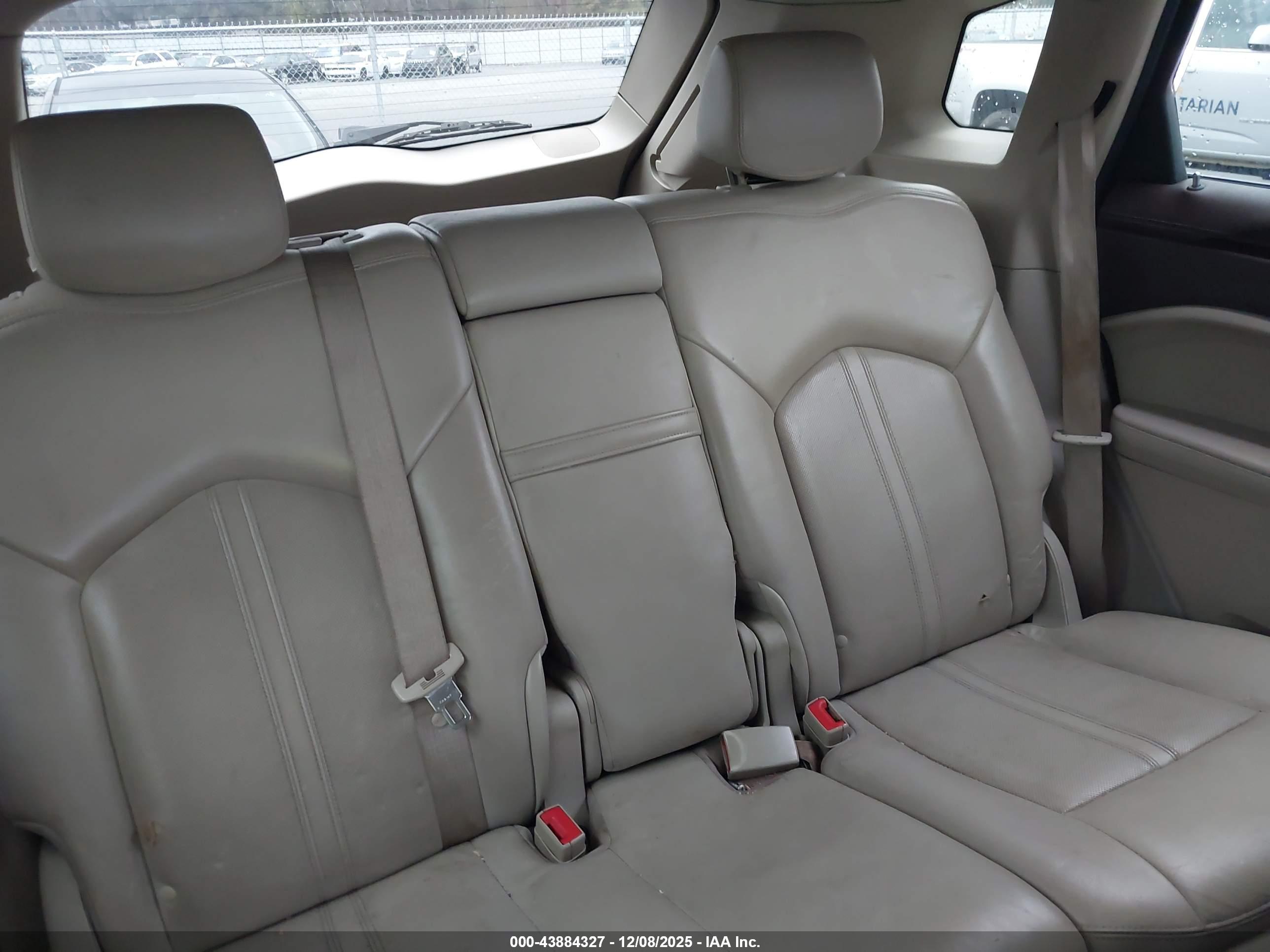 CADILLAC SRX image 8