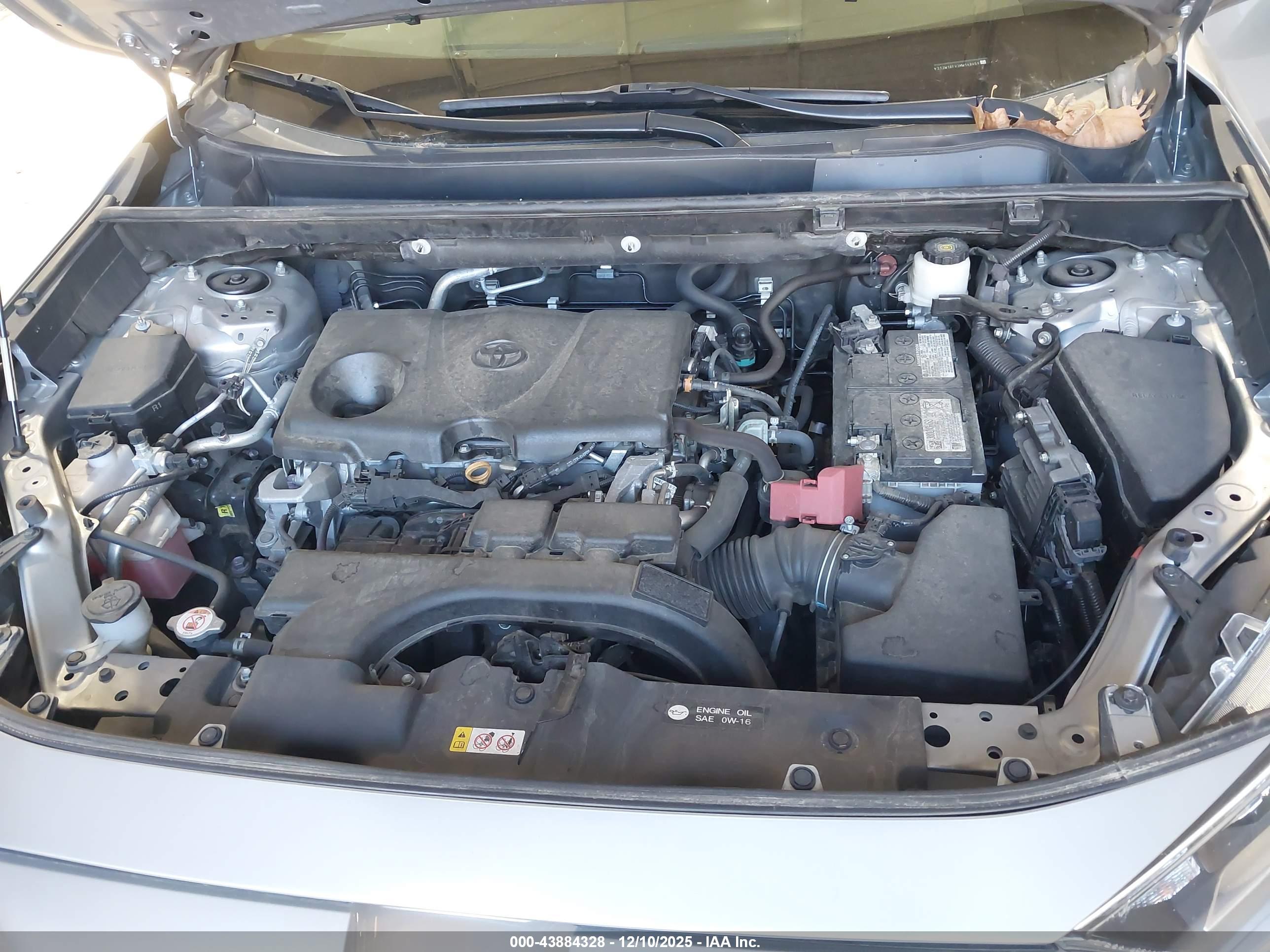 TOYOTA RAV4 image 10